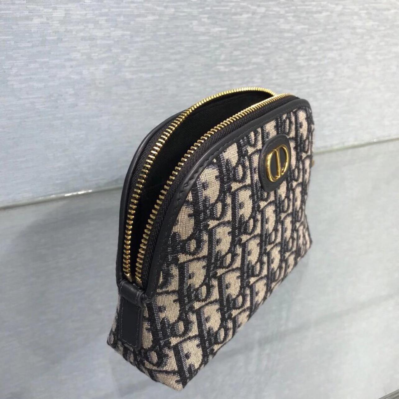 30-montaigne-beauty-pouch-467_16843496846-1000