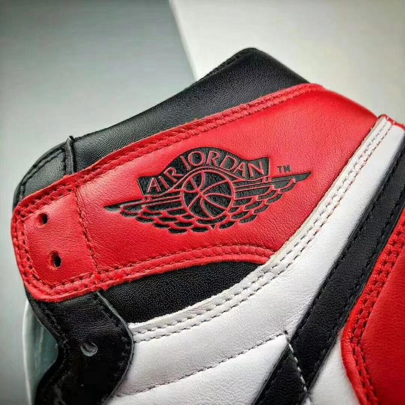 air-jordan-1-retro-high-og-black-toe-1124_16843927414-1000