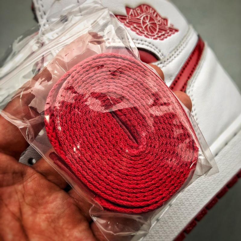 air-jordan-1-retro-high-og-metallic-red-1087_168439266215-1000