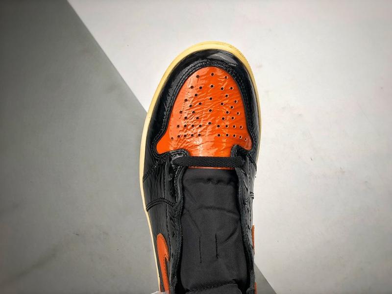 air-jordan-1-retro-high-og-shattered-backboard-30-1062_16843926046-1000