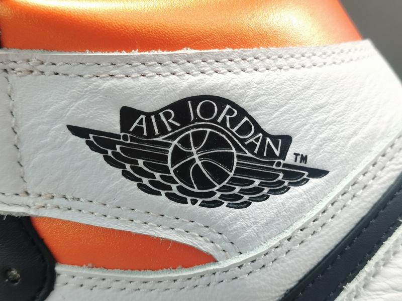 air-jordan-1-retro-high-sneakers-1040_168435099218-1000