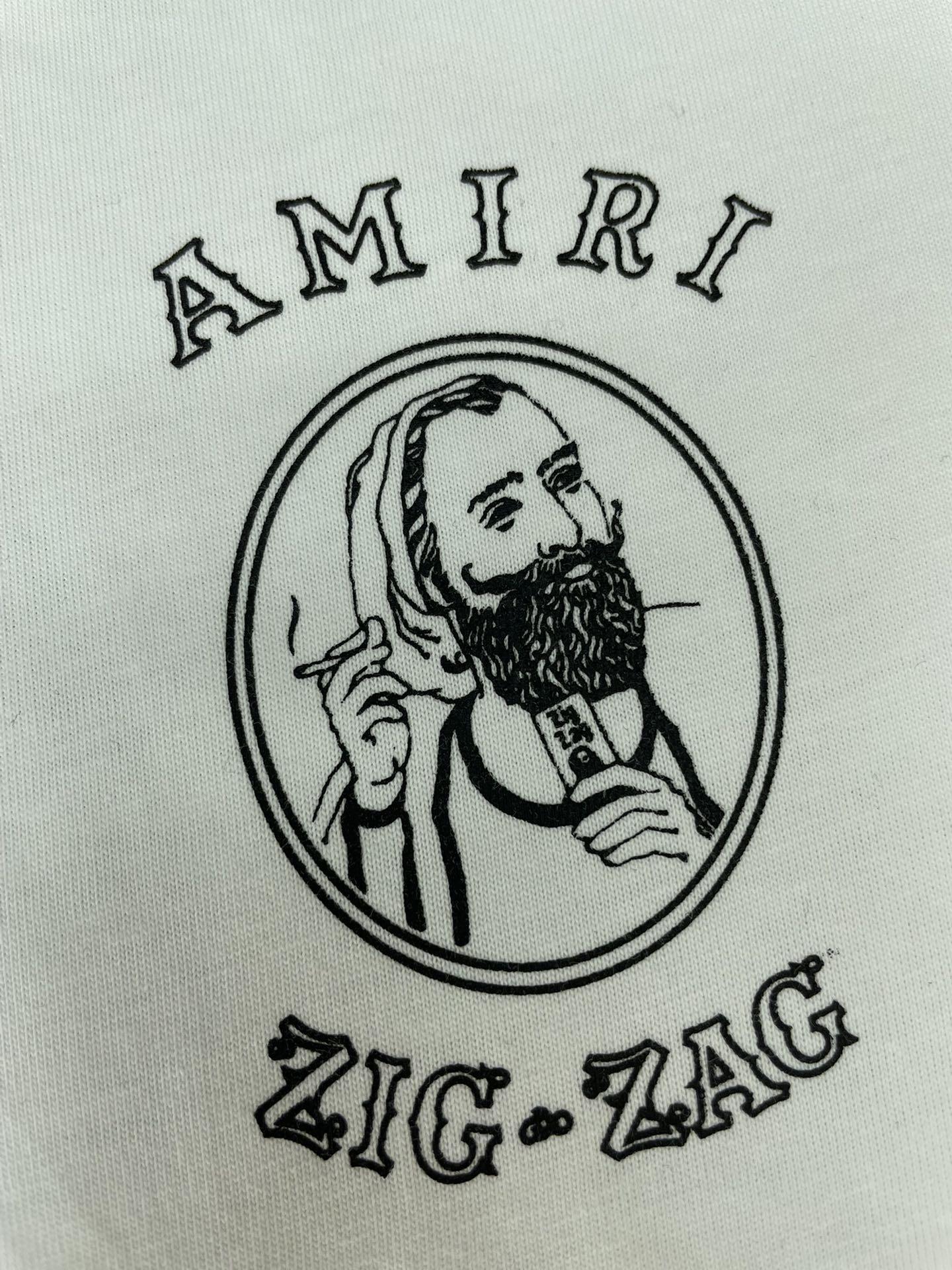 amiri-x-zig-zag-t-shirt-mit-logo-print-2701_16844984855-1000