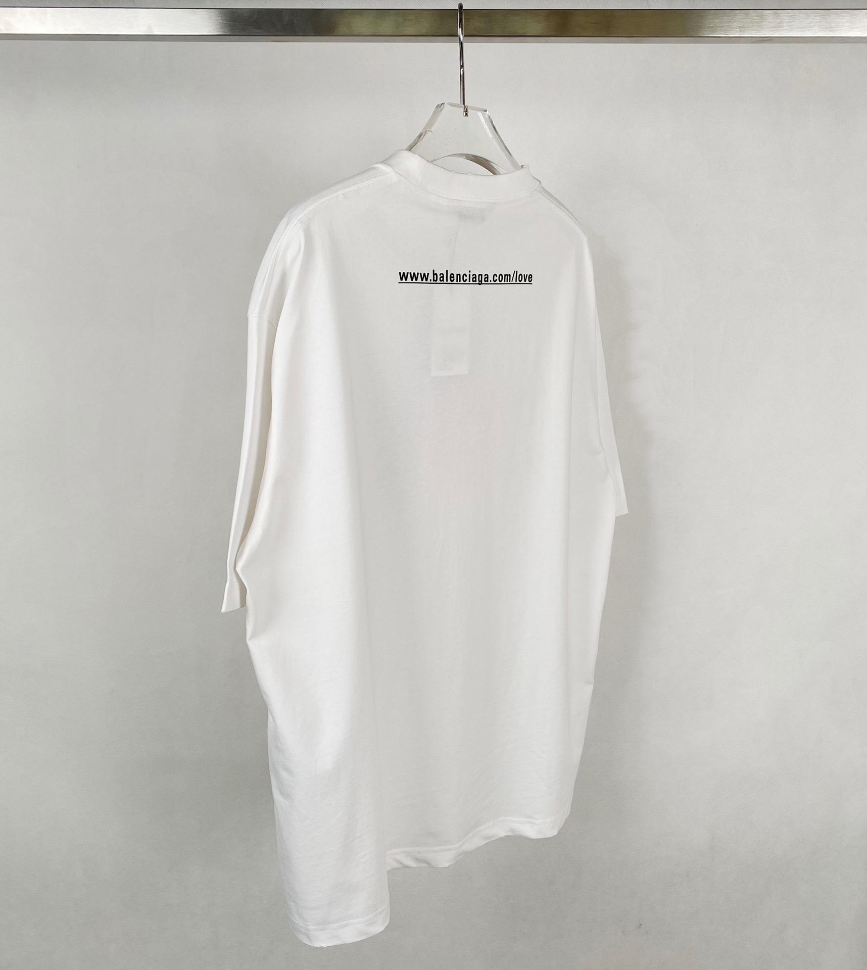 balenciaga-t-shirt-270_16844970779-1000