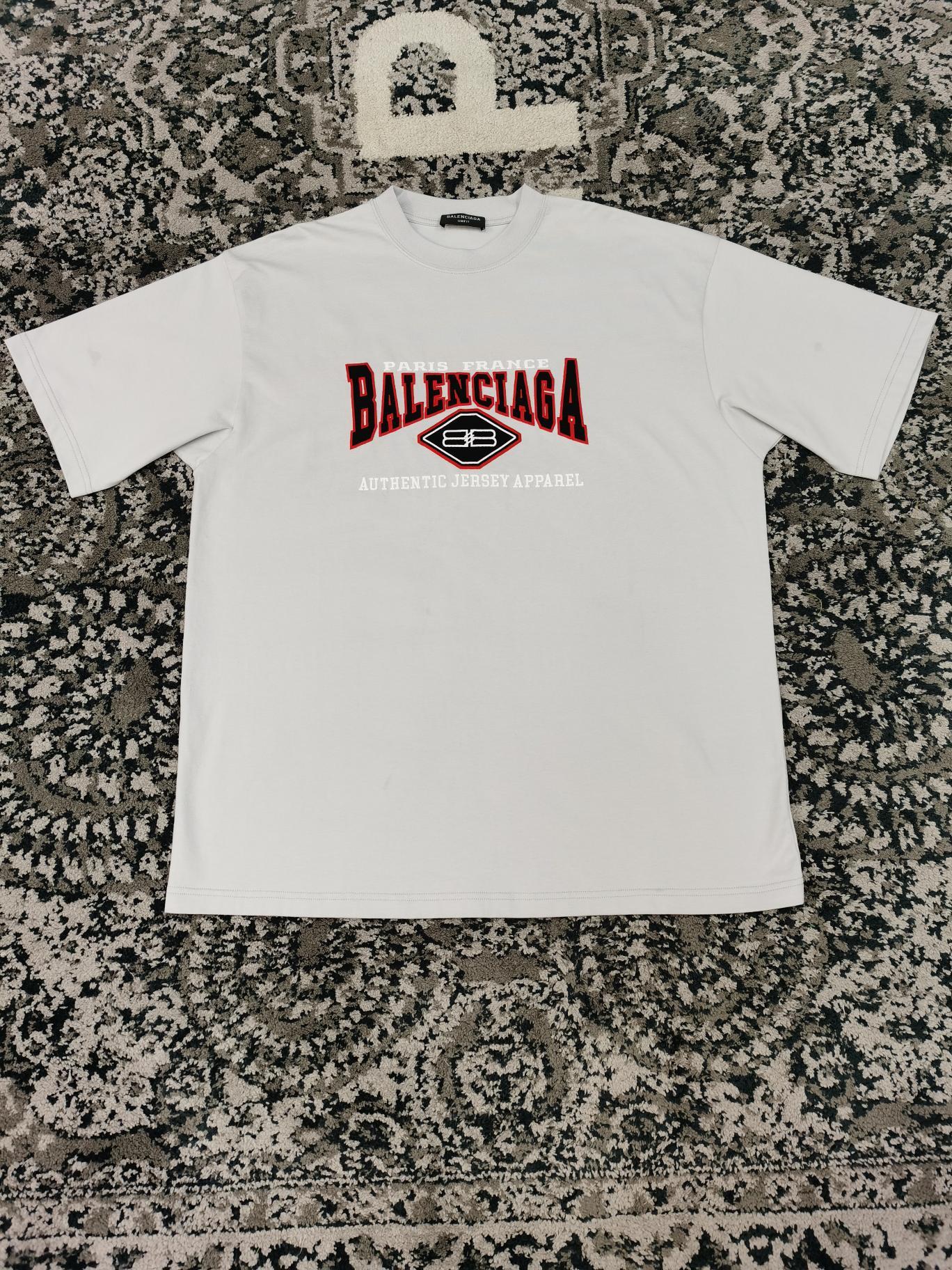 balenciaga-t-shirt-with-logo-embroidery-2633_16844984464-1000