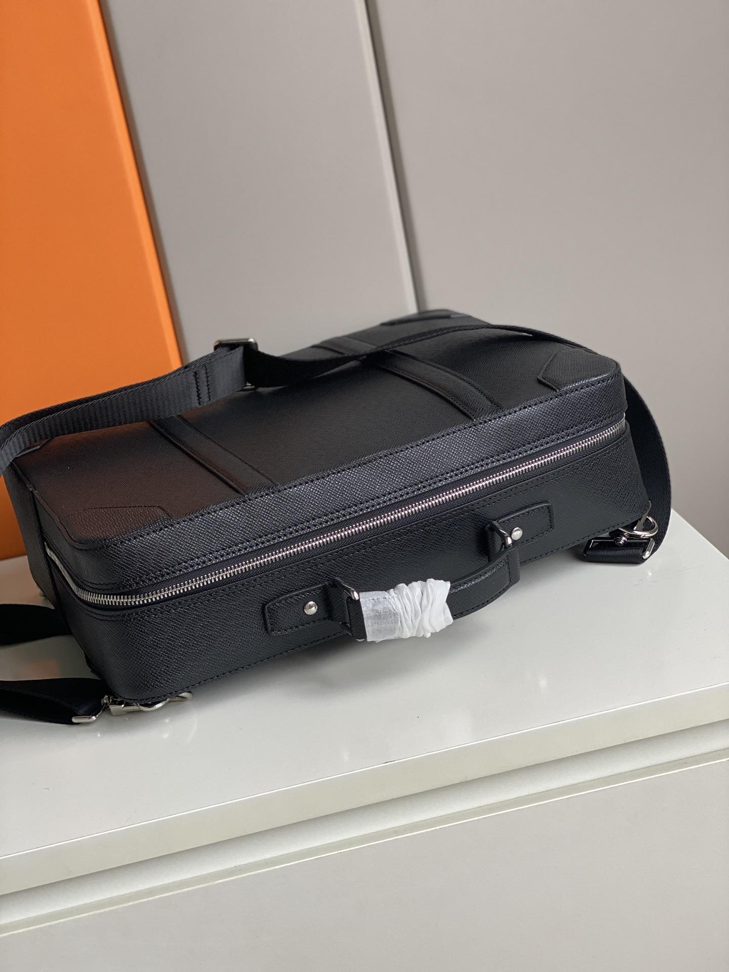 briefcase-backpack-2254_16843950057-1000