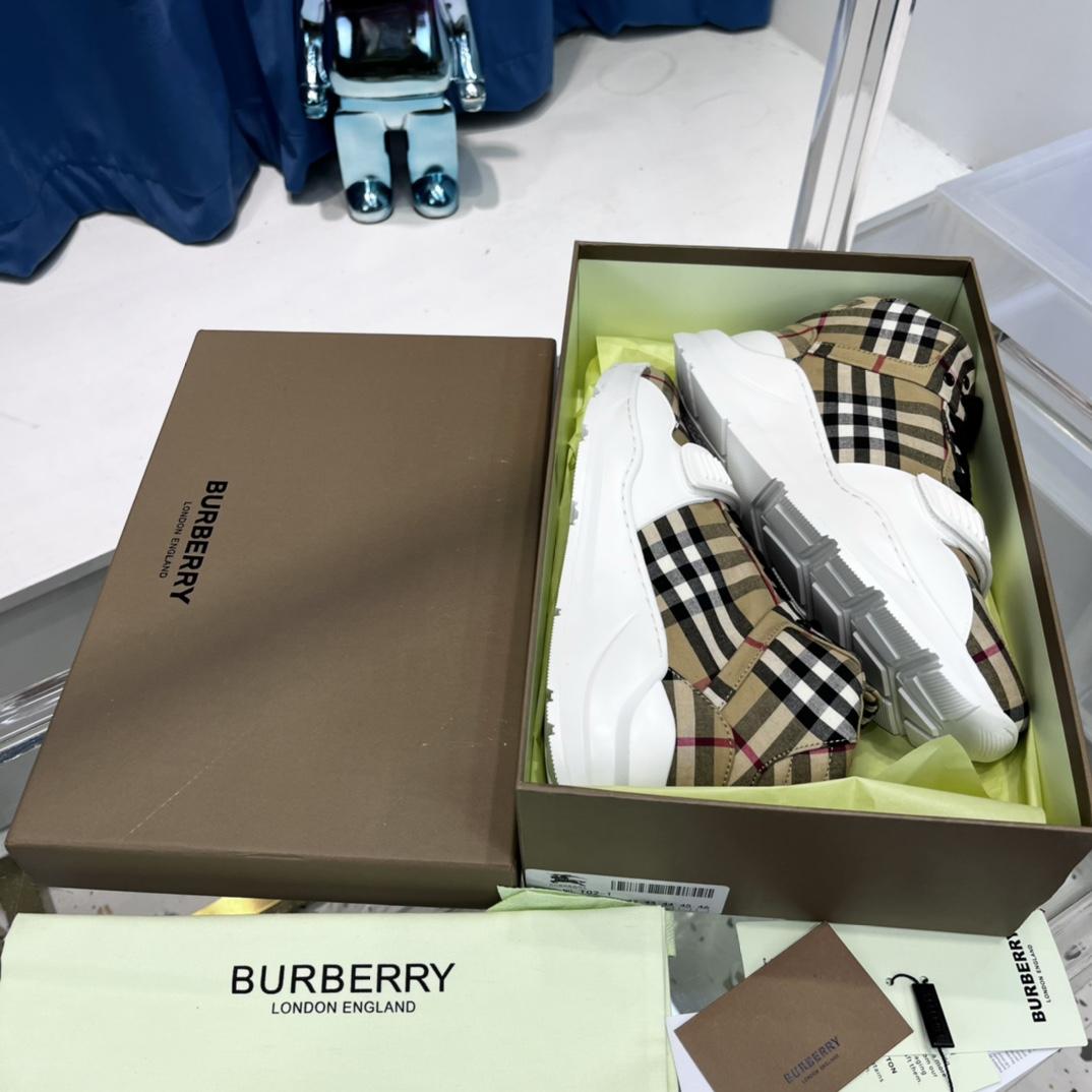 burberry-vintage-arthur-sneaker-6305_16844030038-1000
