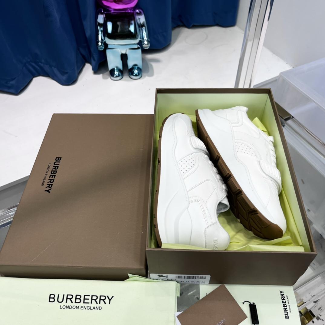 burberry-vintage-arthur-sneaker-6307_16844030069-1000
