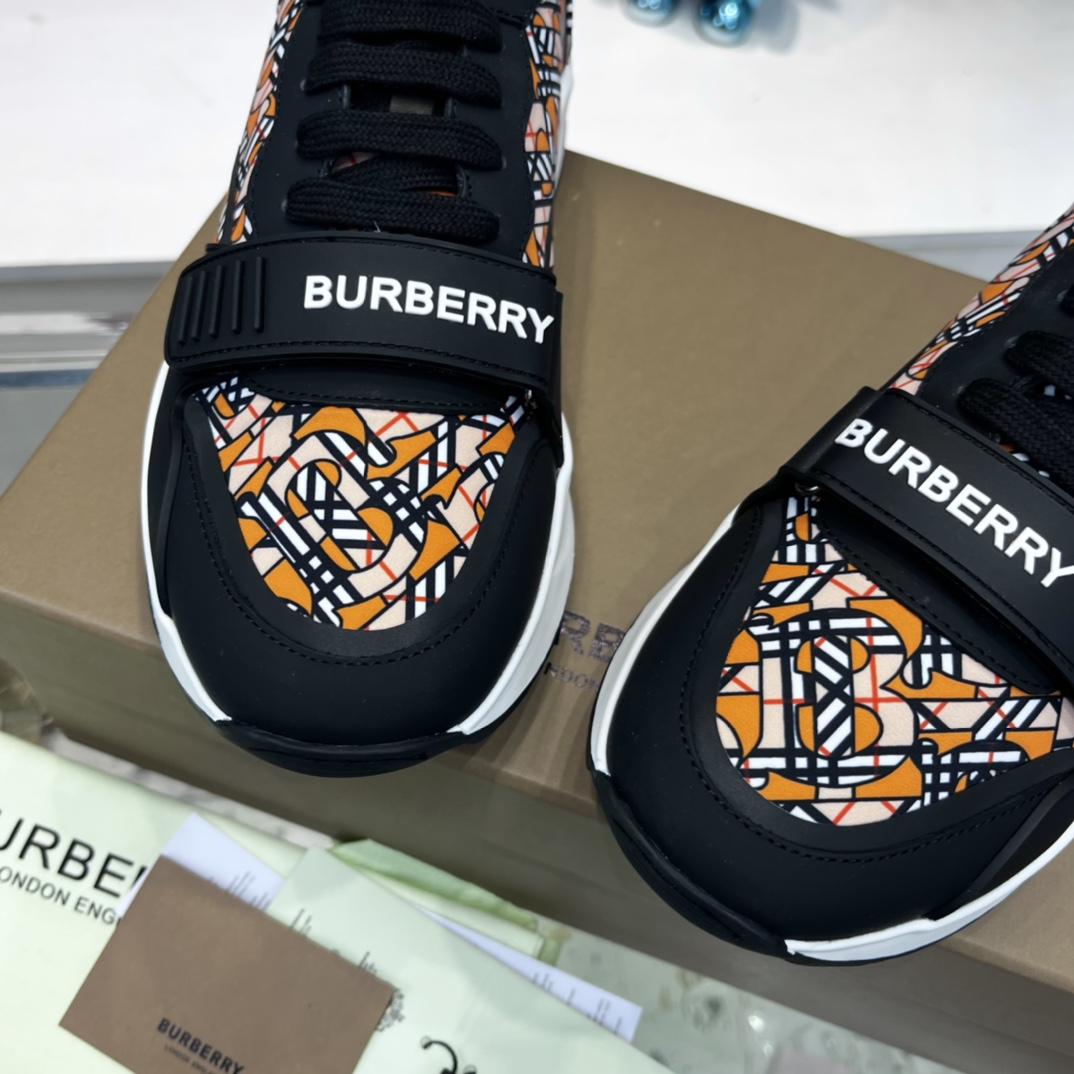 burberry-vintage-arthur-sneaker-6309_16844030096-1000