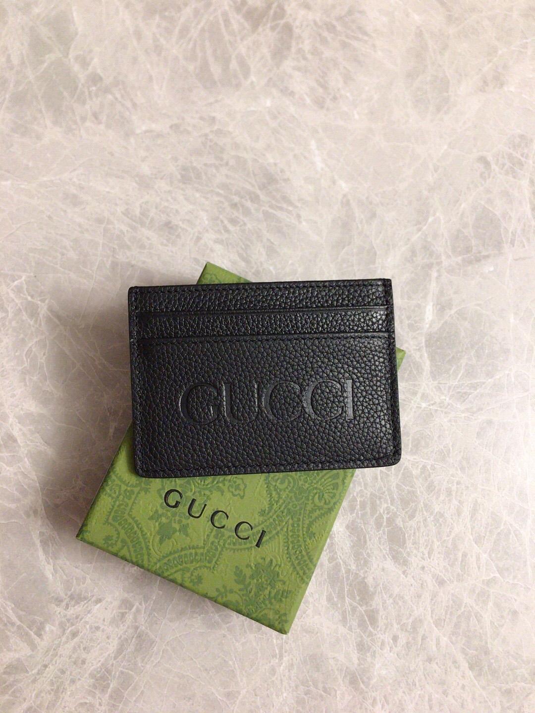 card-holder-with-gucci-logo-2147_16843949374-1000