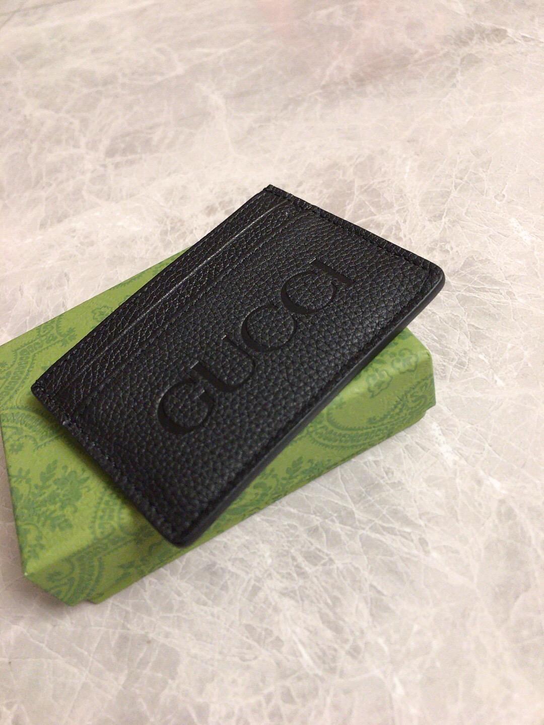 card-holder-with-gucci-logo-2147_16843949375-1000