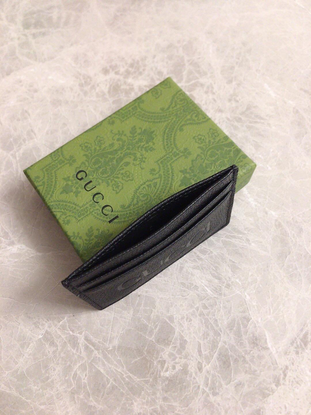 card-holder-with-gucci-logo-2147_16843949376-1000