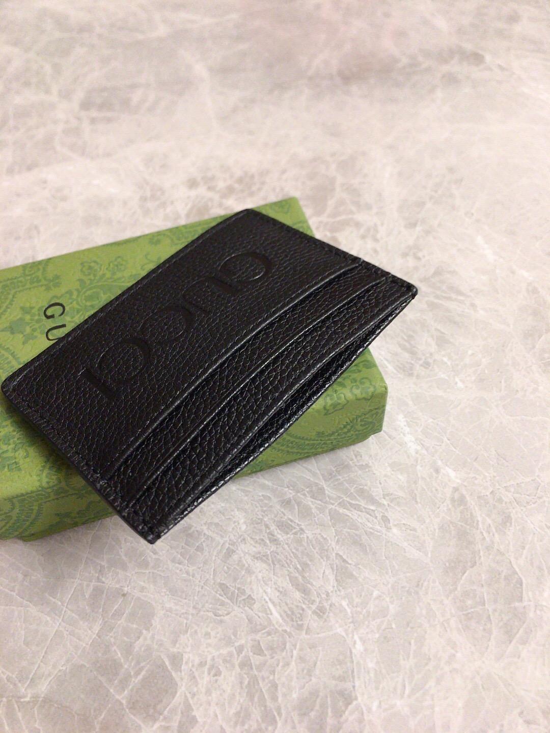 card-holder-with-gucci-logo-2147_16843949377-1000