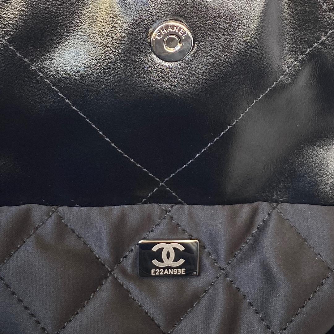 chanel-22-handbag-7111_16844045908-1000