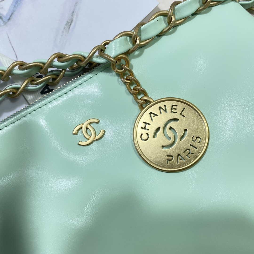 chanel-22-handbag-7126_16844046077-1000