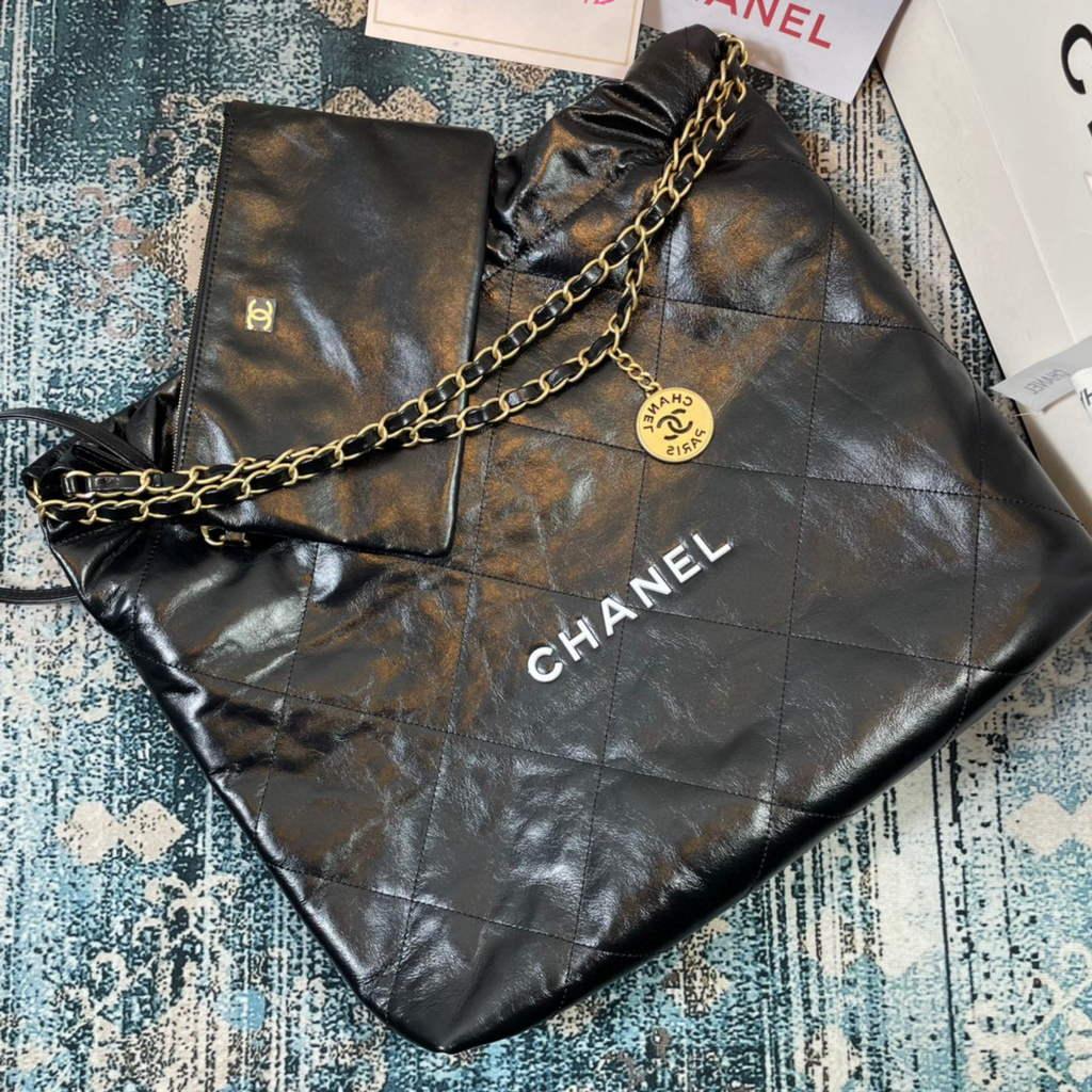 chanel-22-handbag-7139_16844046215-1000