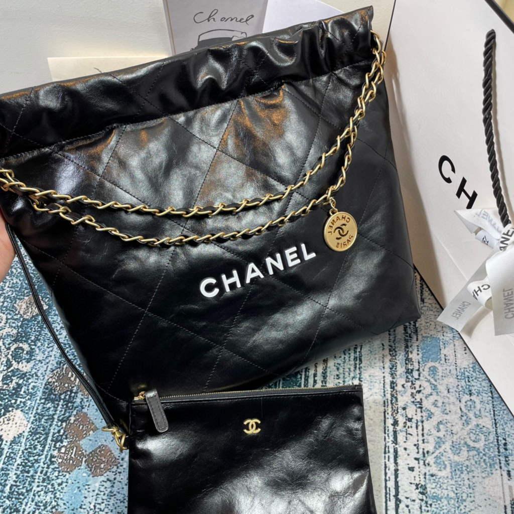 chanel-22-small-handbag-7138_16844046202-1000