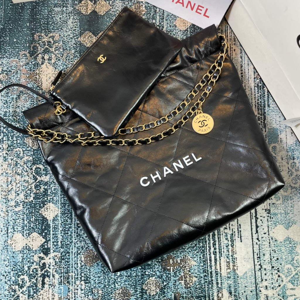 chanel-22-small-handbag-7138_16844046206-1000