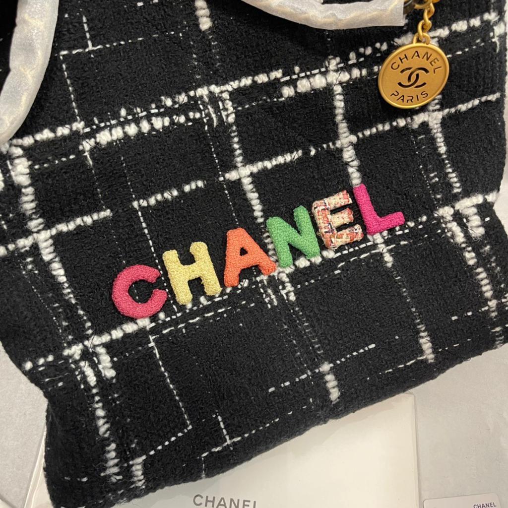 chanel-22-small-handbag-7140_16844046223-1000