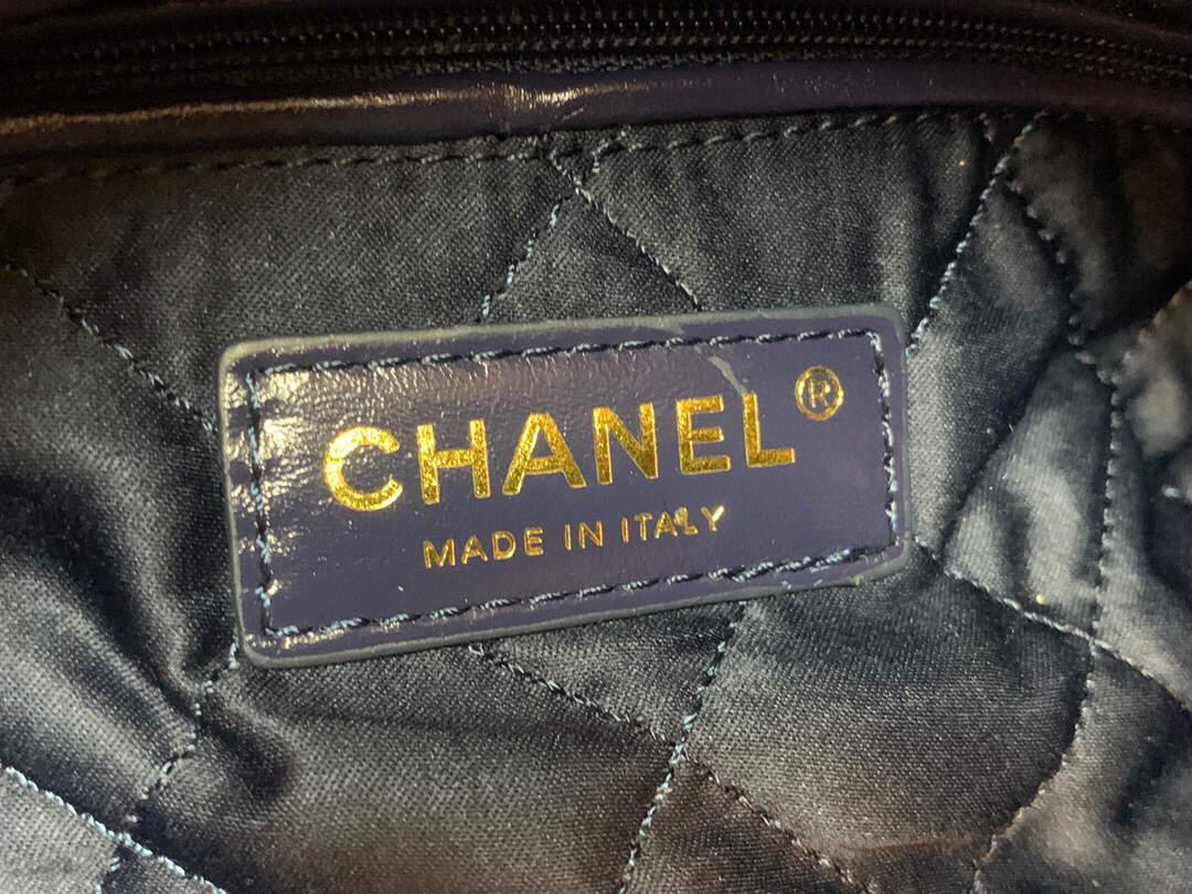 chanel-22-small-handbag-7200_16844048867-1000