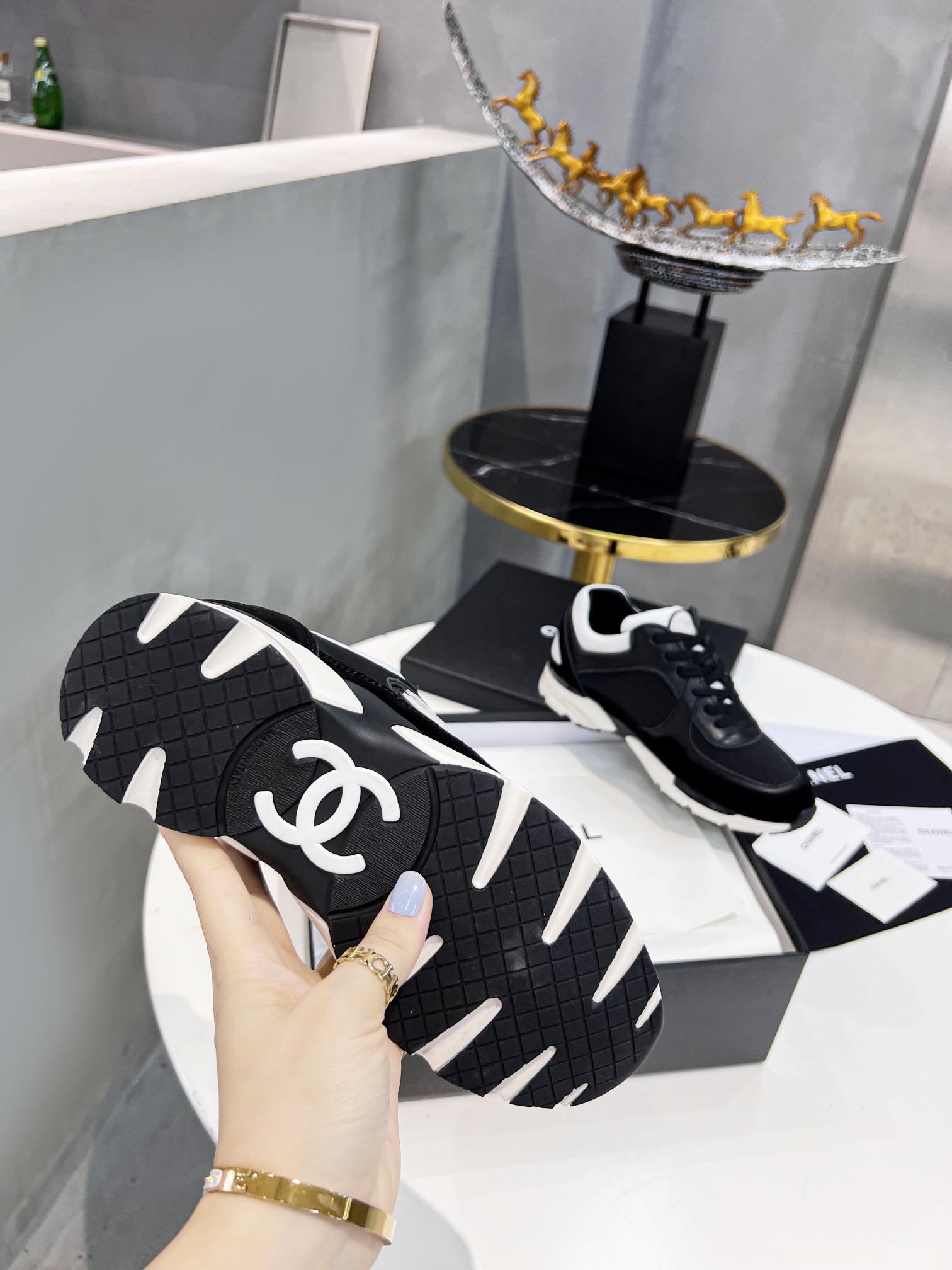 chanel-runner-sneaker-5496_16844015588-1000