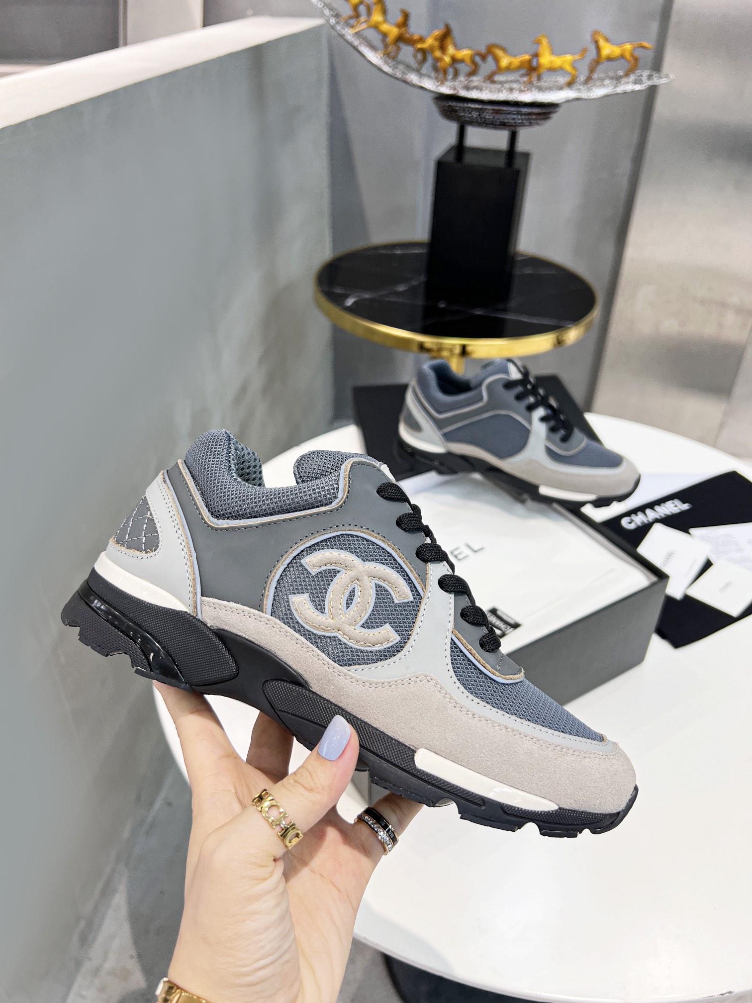 chanel-runner-sneaker-5497_16844015594-1000