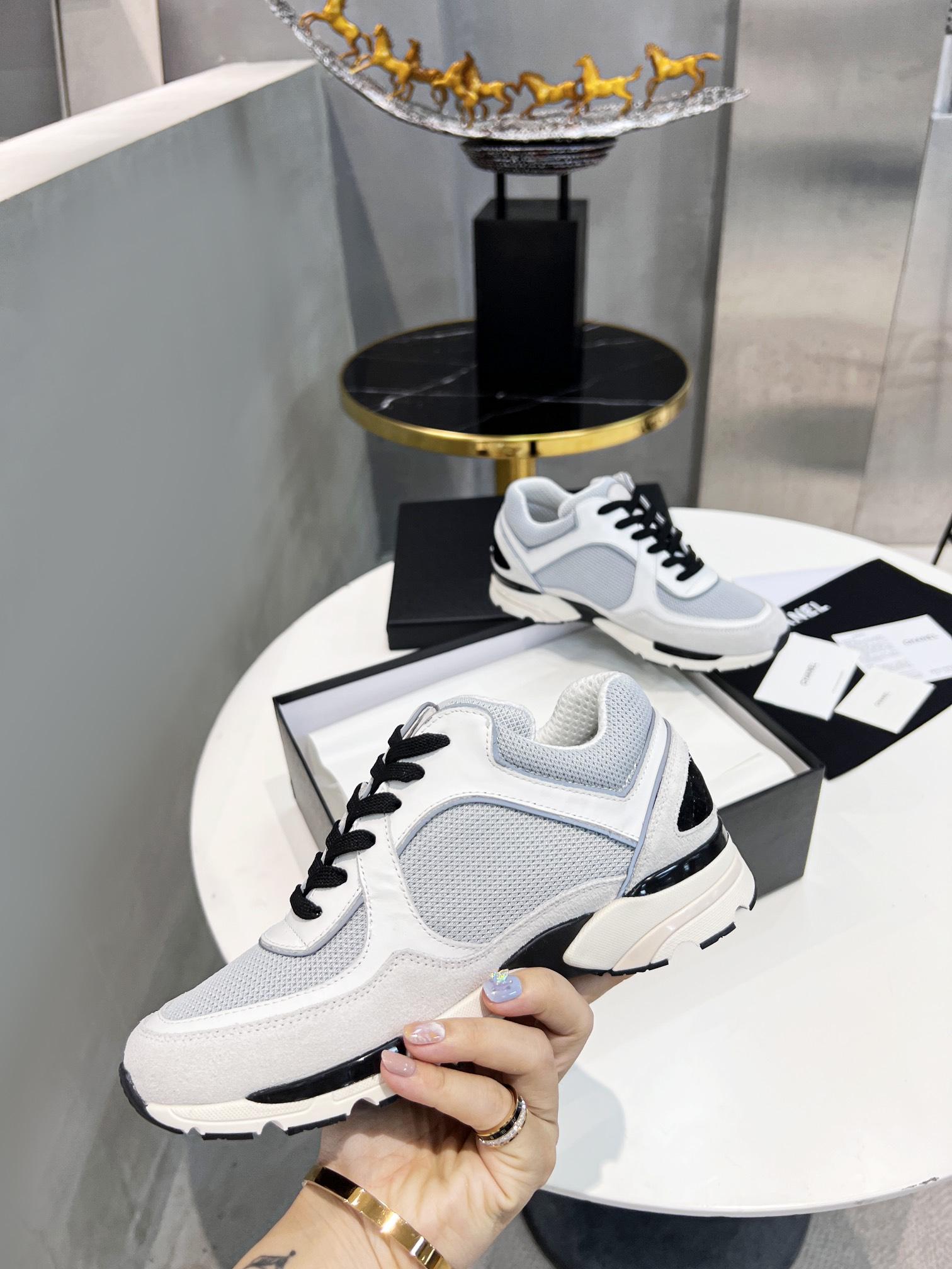 chanel-runner-sneaker-5498_16844015625-1000