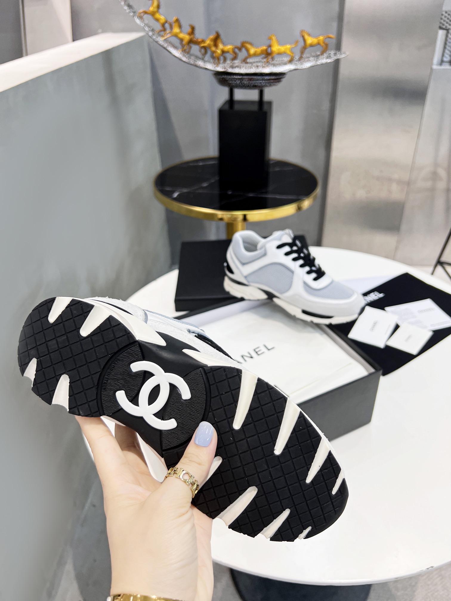 chanel-runner-sneaker-5498_16844015638-1000