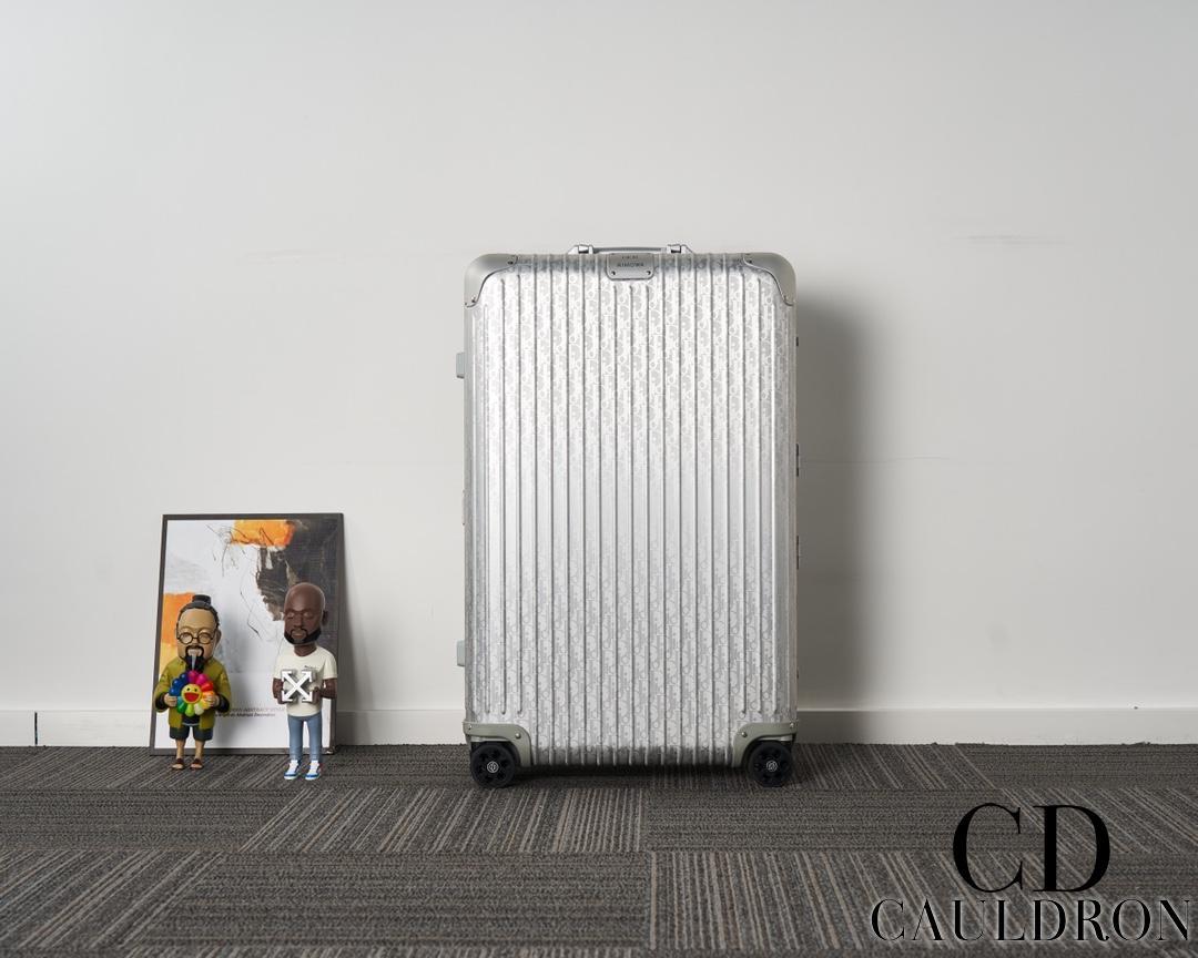 dior-and-rimowa-cabin-suitcase-1935_16843946674-1000