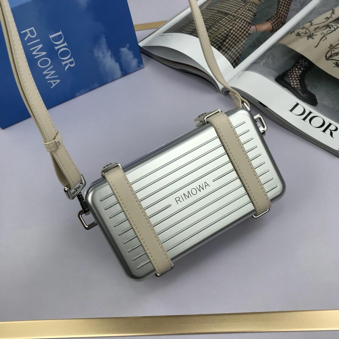 dior-and-rimowa-personal-clutch-1931_16843946612-1000