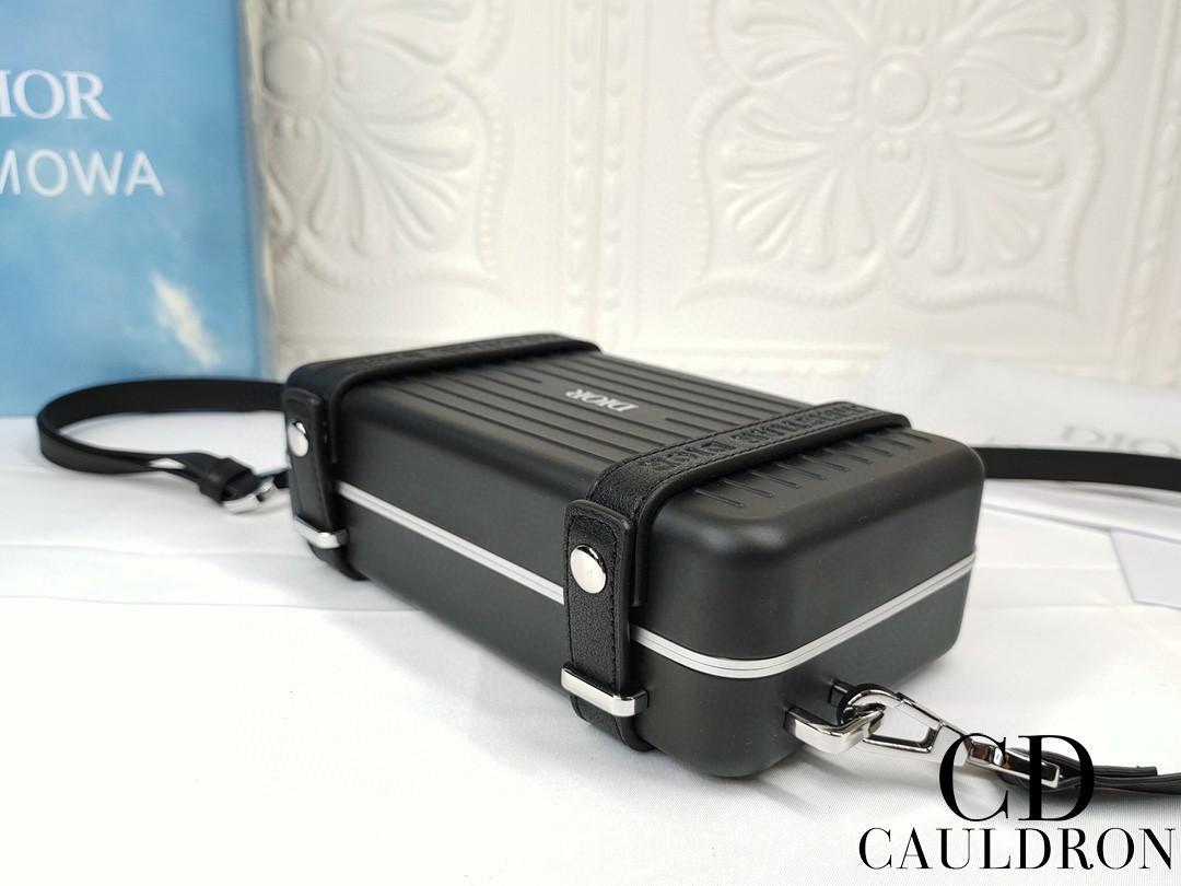 dior-and-rimowa-personal-clutch-1969_168439469510-1000