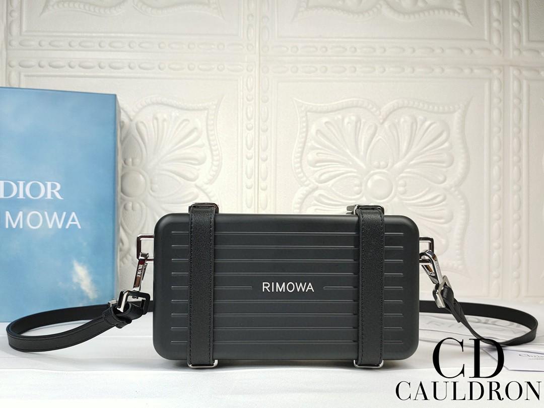 dior-and-rimowa-personal-clutch-1969_16843946953-1000