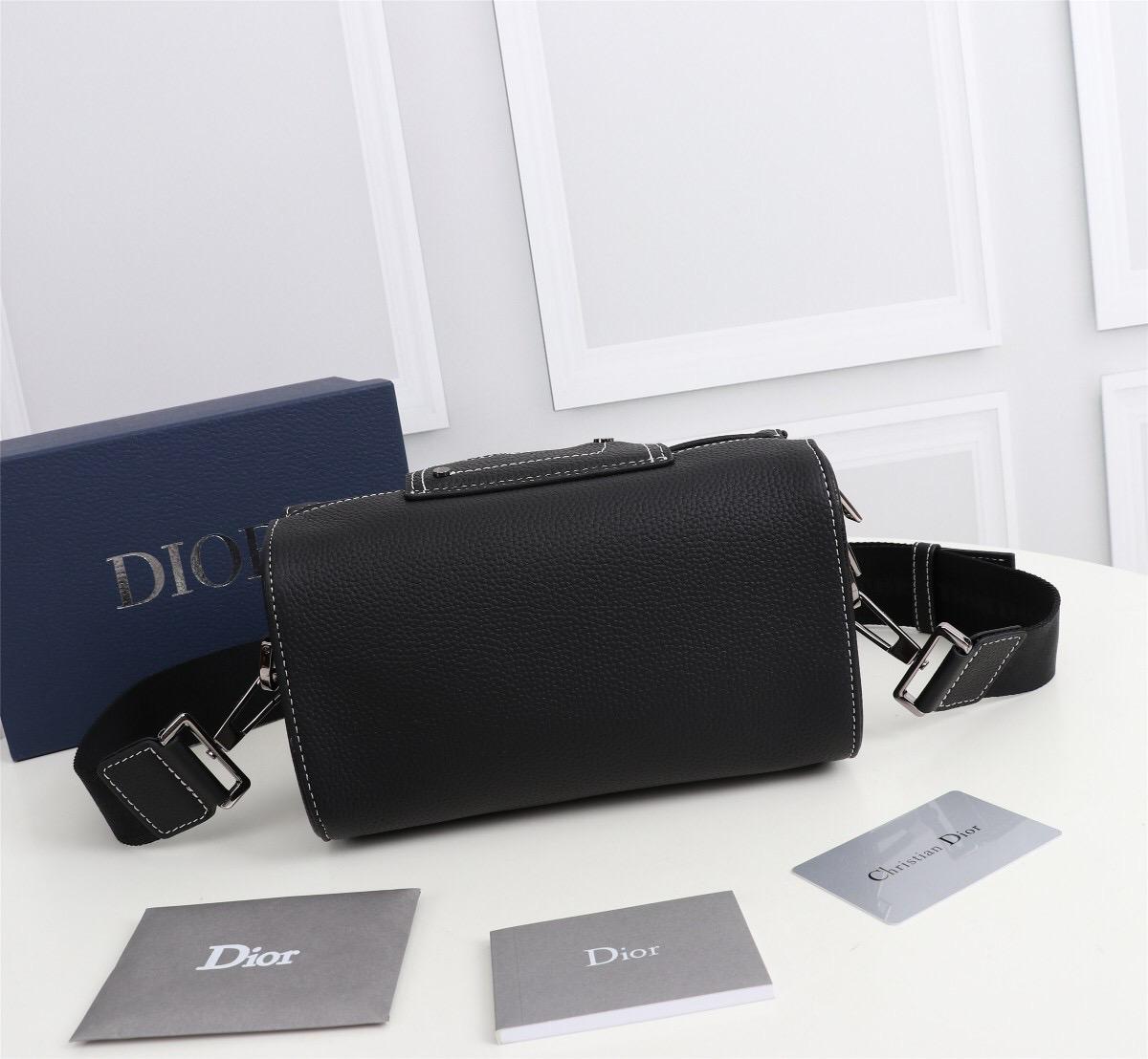 dior-lingot-22-bag-1891_16844978562-1000