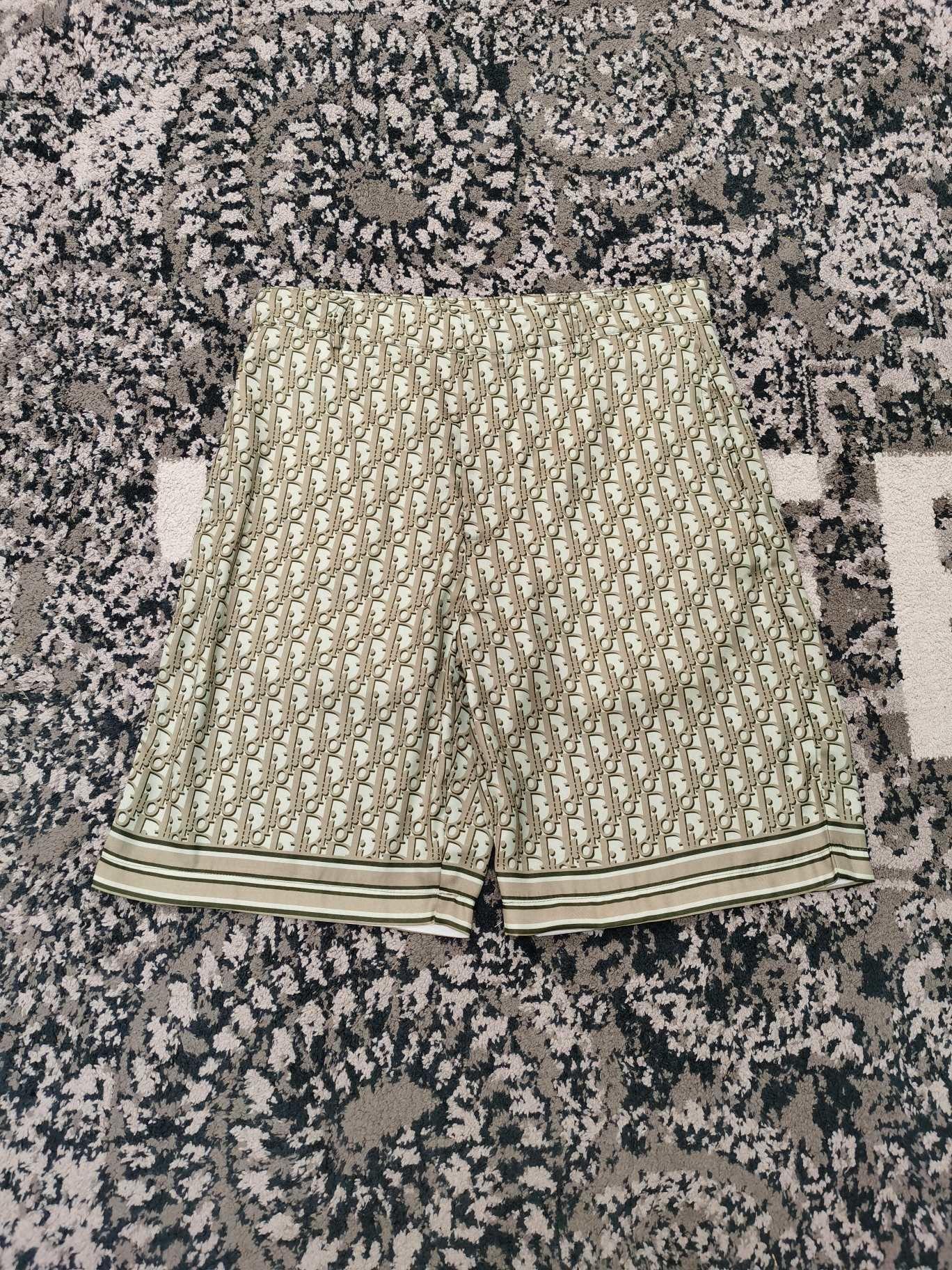 dior-oblique-bermuda-shorts-7150_16845017593-1000