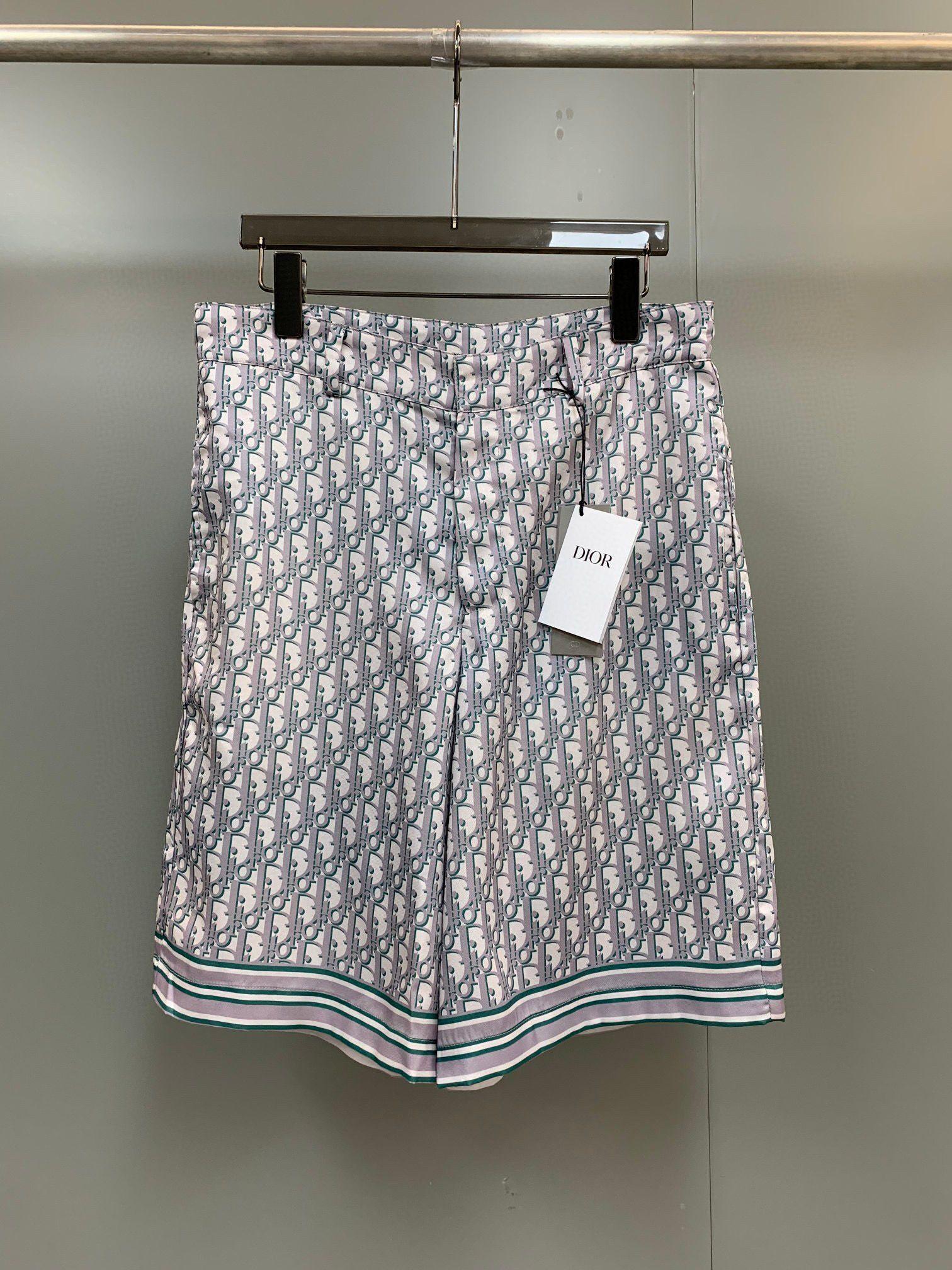 dior-oblique-bermuda-shorts-7152_16845017602-1000