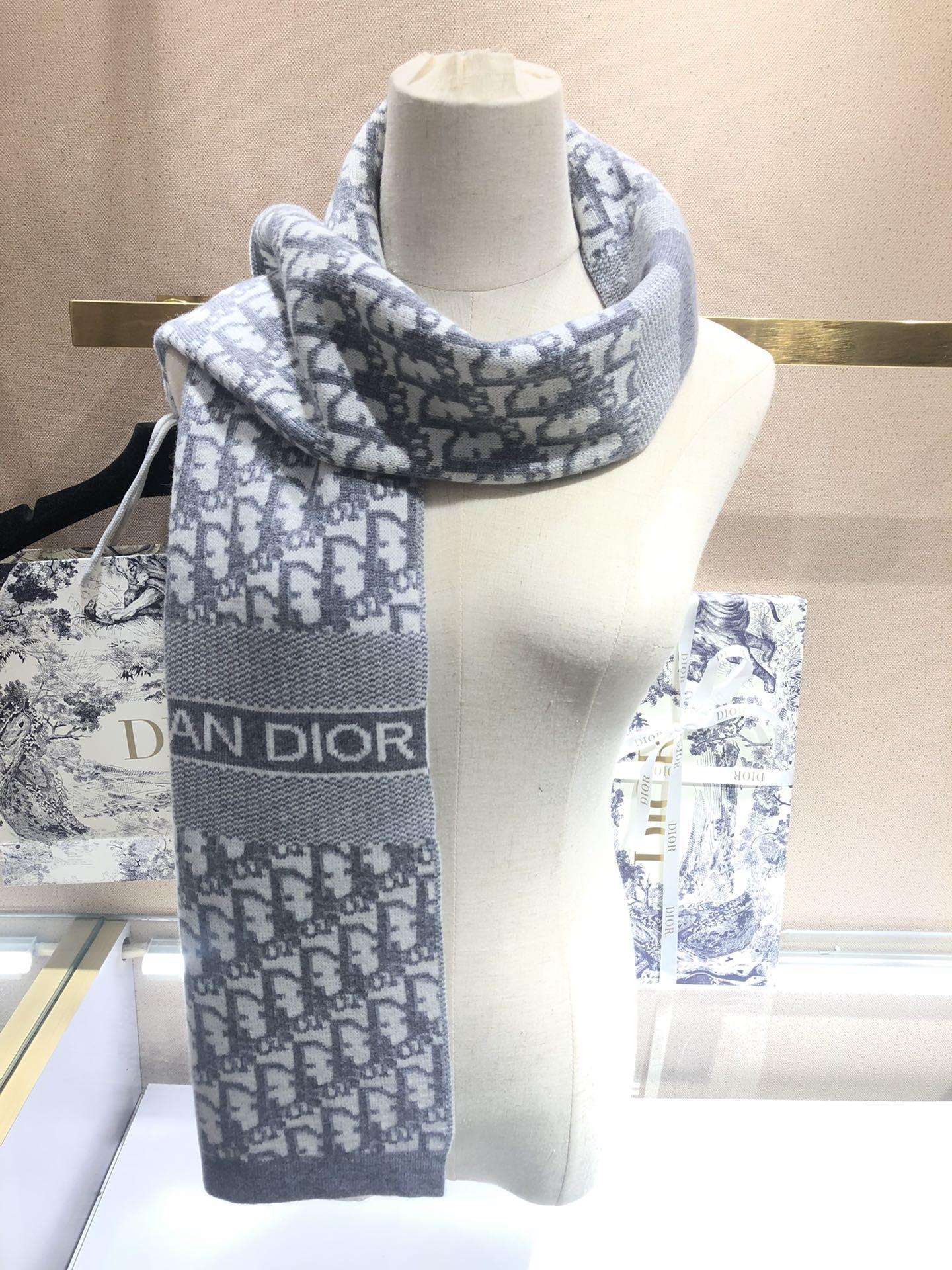 dior-oblique-scarf-3295_16844992325-1000