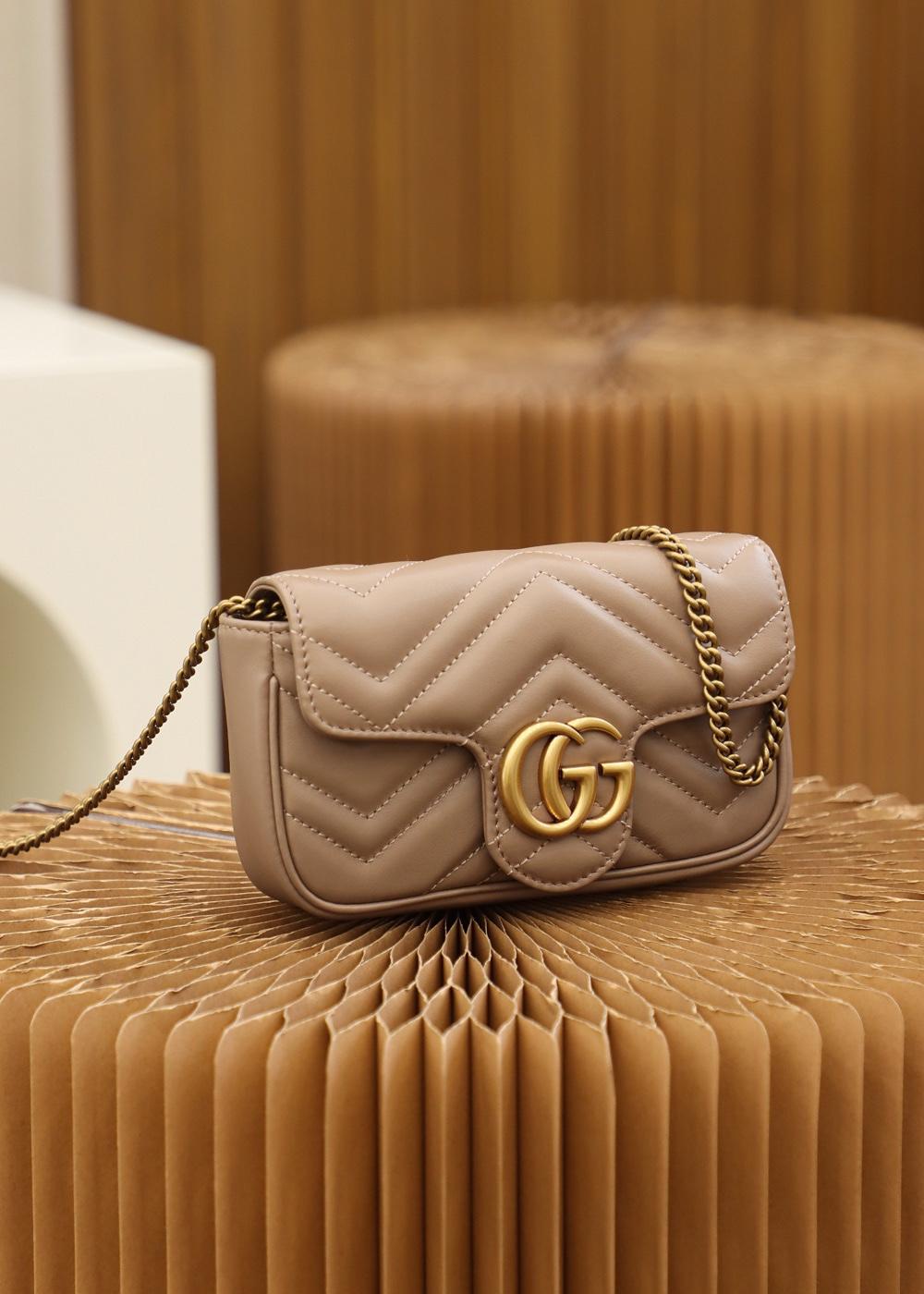 gg-marmont-matelassE-leather-super-mini-bag-2923_16843959624-1000