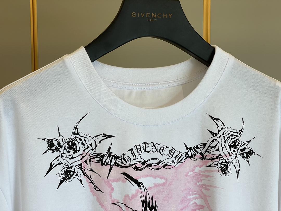 givenchy-t-shirt-with-gothic-print-385_16844973533-1000