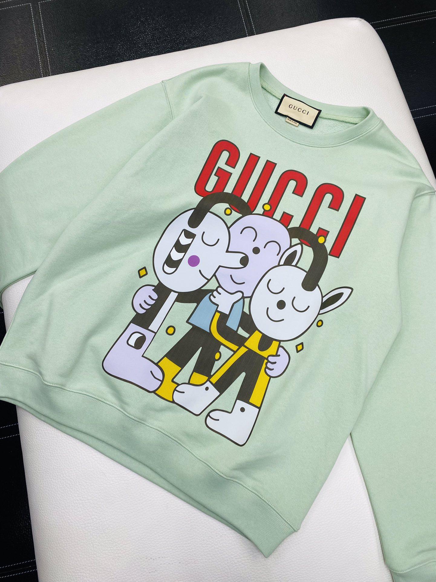 gucci-animal-print-cotton-sweatshirt-5014_16845004882-1000