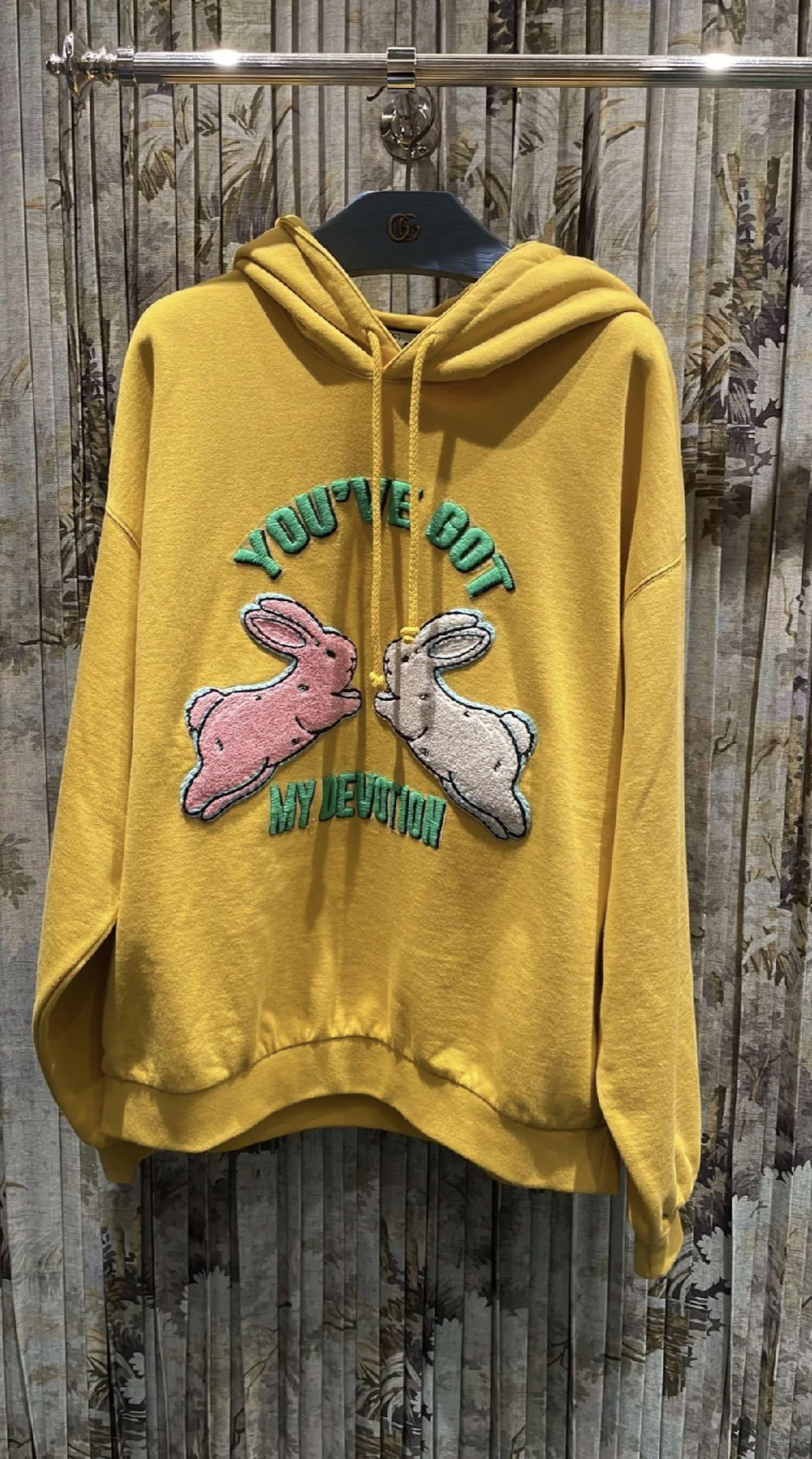 gucci-ha-ha-ha-bunny-sweatshirt-4995_16845004733-1000