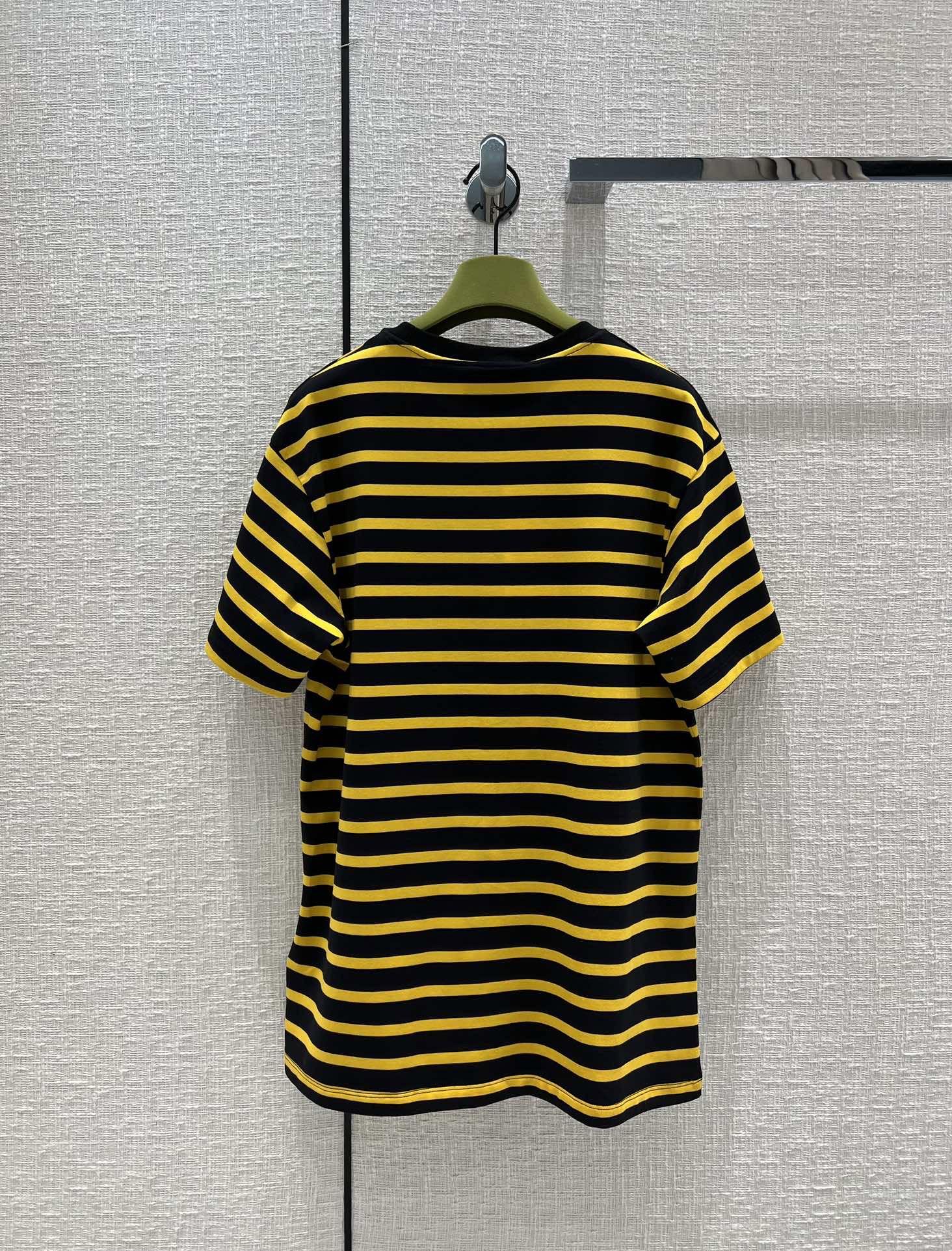 gucci-ha-ha-ha-striped-t-shirt-4589_16845002488-1000