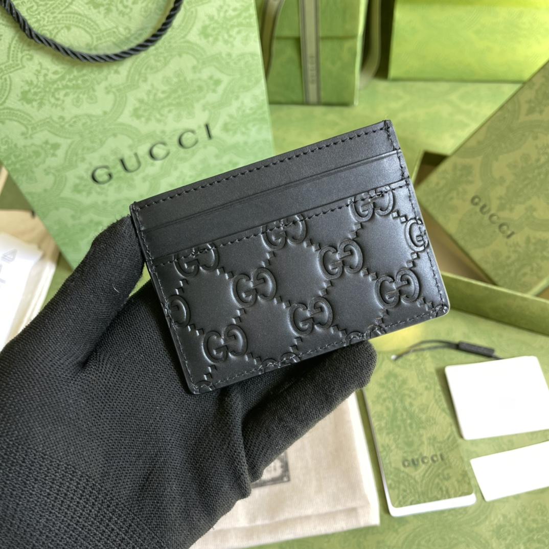 gucci-signature-card-case-2145_16843949333-1000