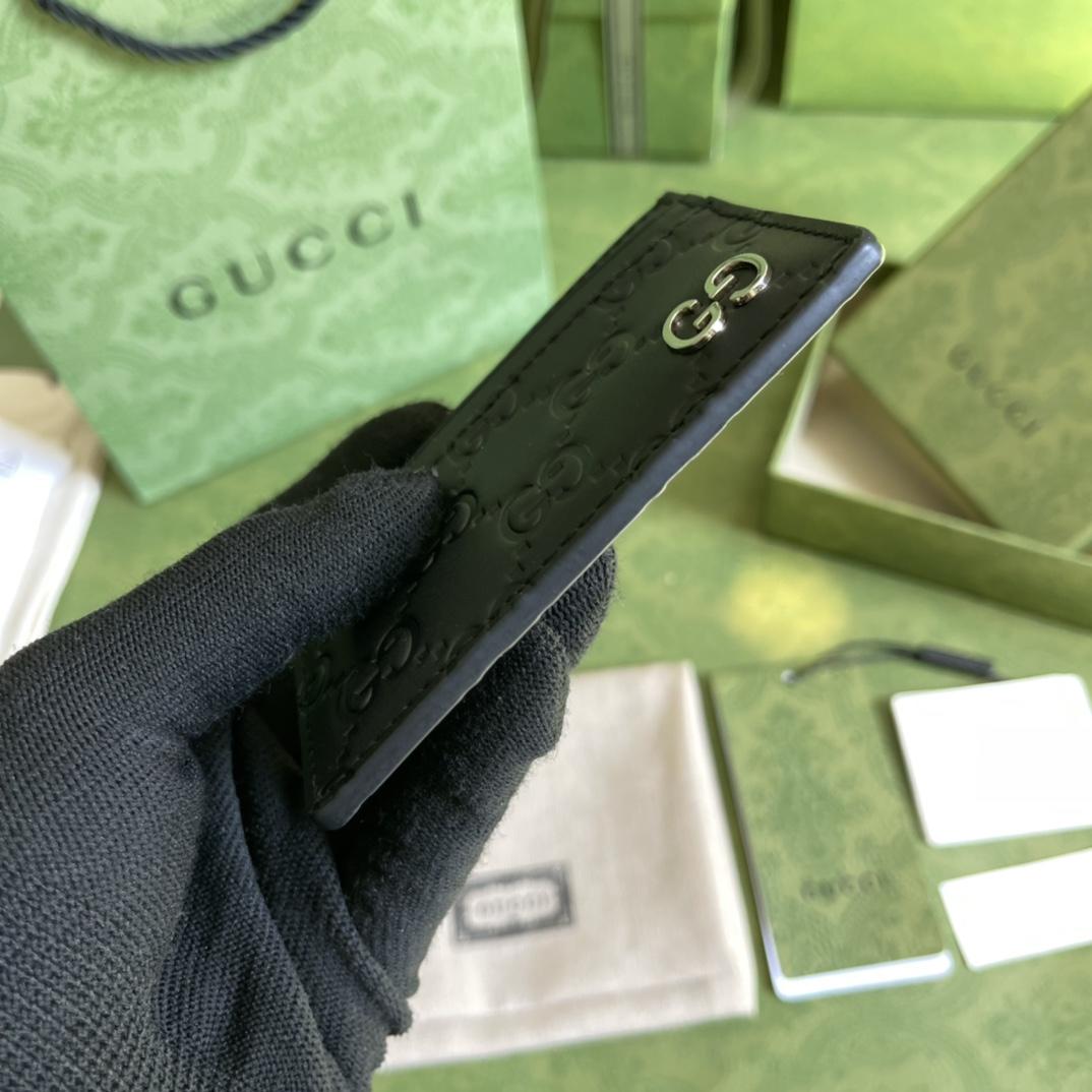 gucci-signature-card-case-2145_16843949349-1000