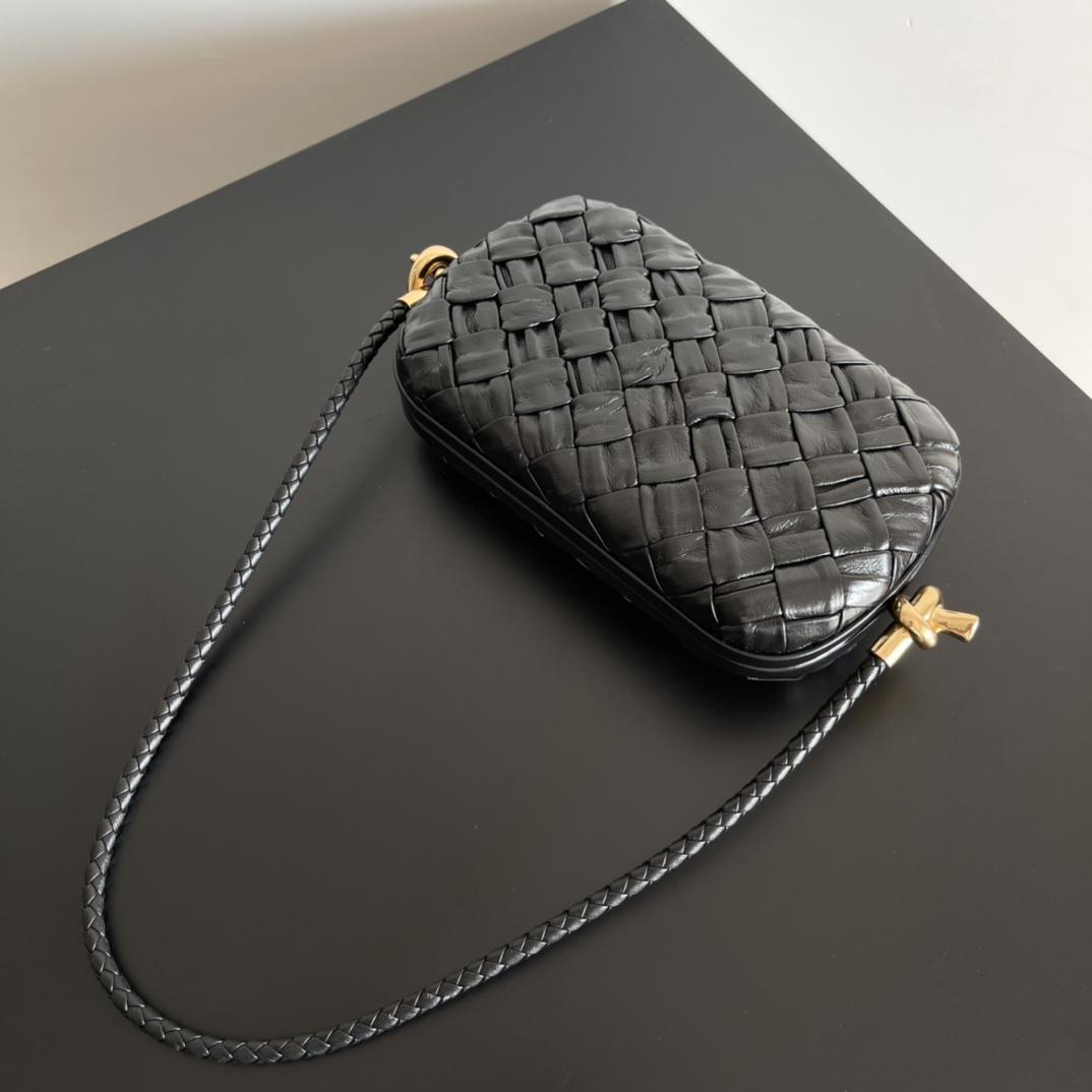 knot-minaudiere-on-strap-5743_16845010127-1000