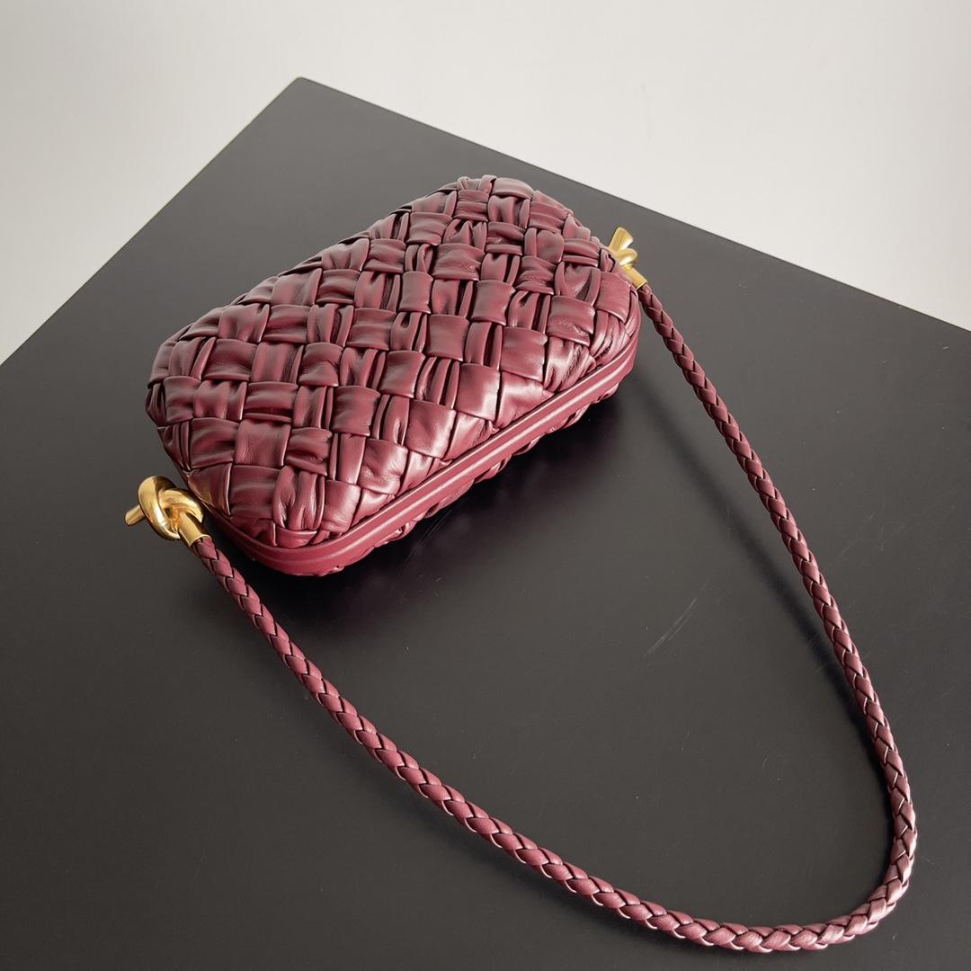 knot-minaudiere-on-strap-5744_16845010146-1000