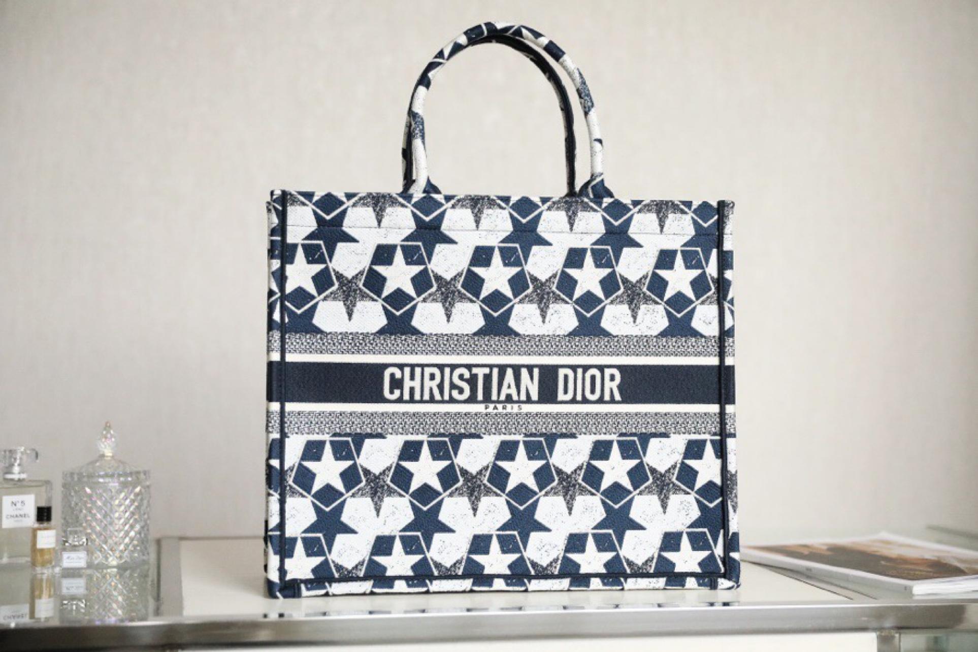 large-dior-book-tote-122_16843495032-1000