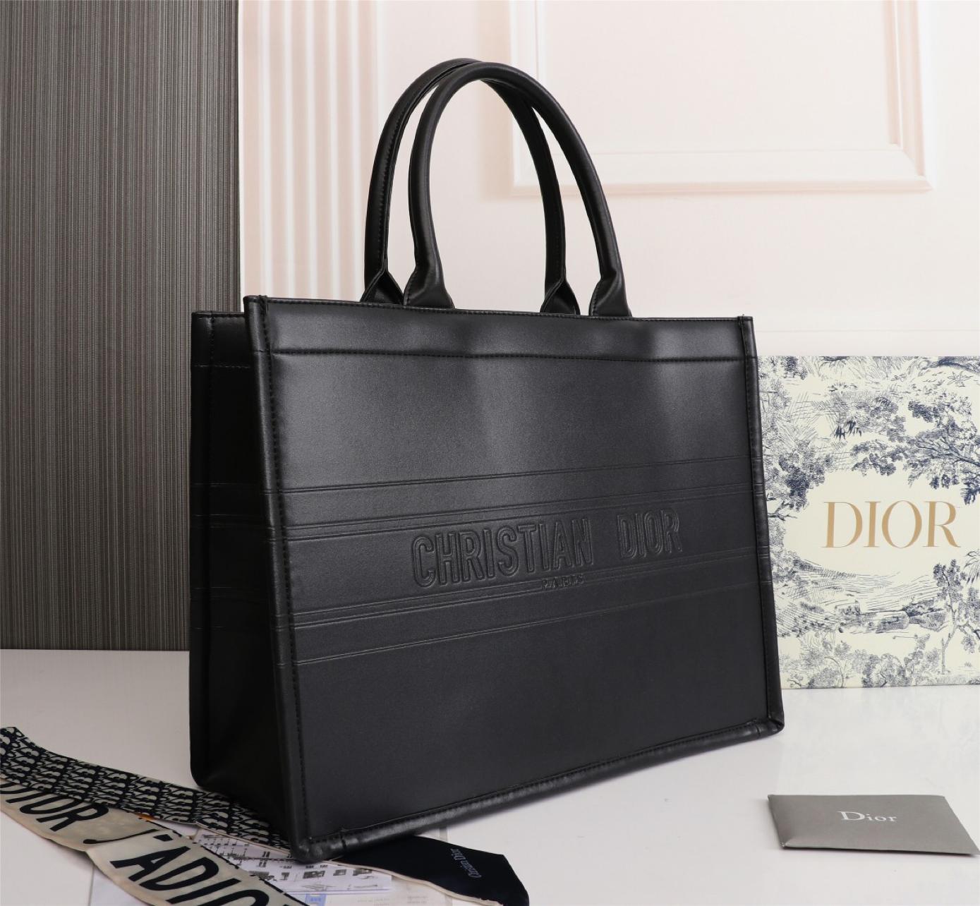 large-dior-book-tote-130_16843495324-1000