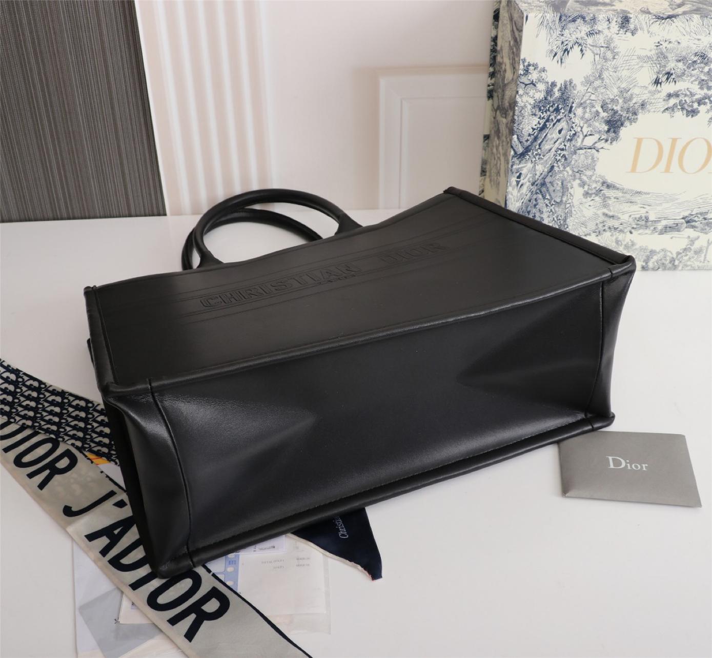 large-dior-book-tote-130_16843495337-1000