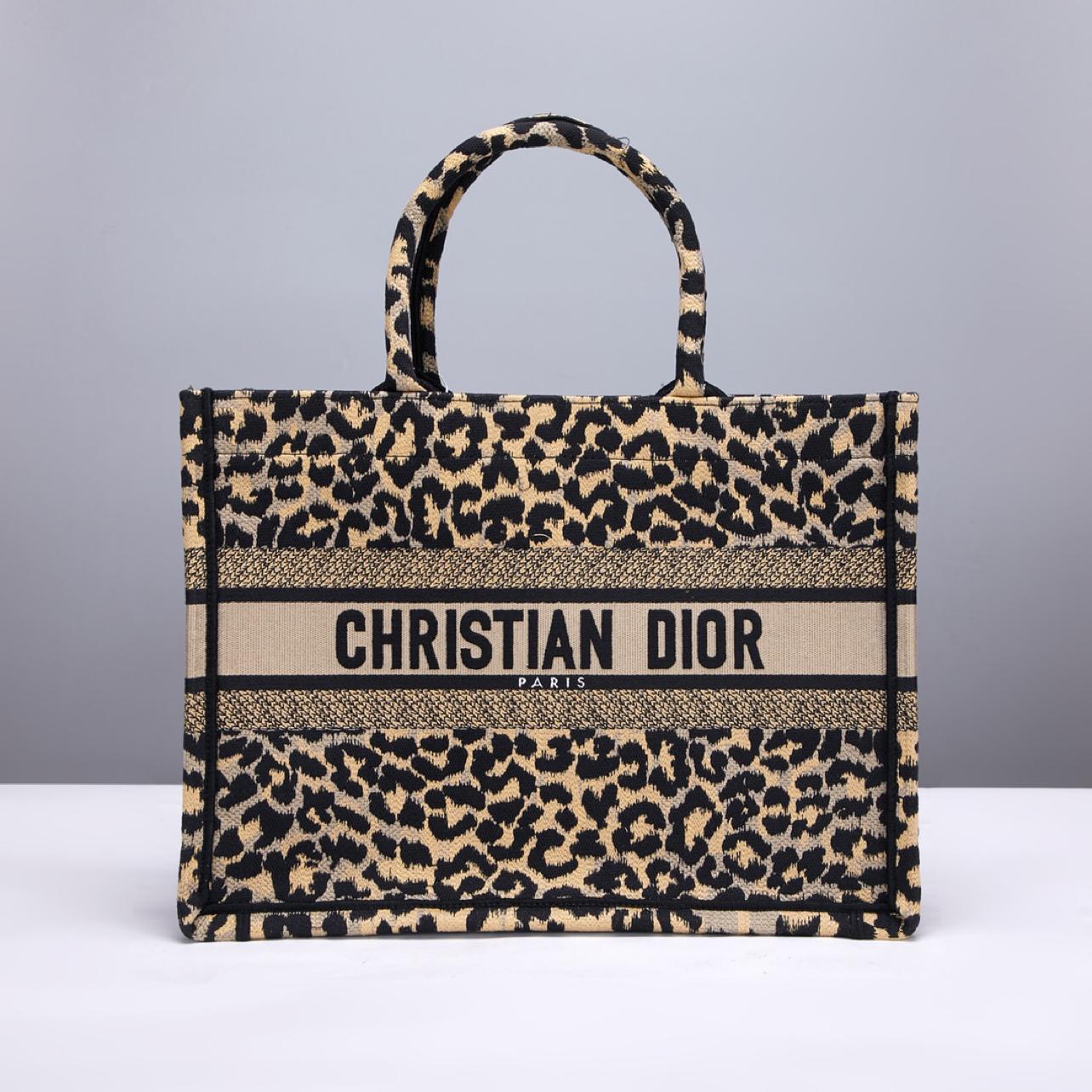 large-dior-book-tote-132_16843495372-1000