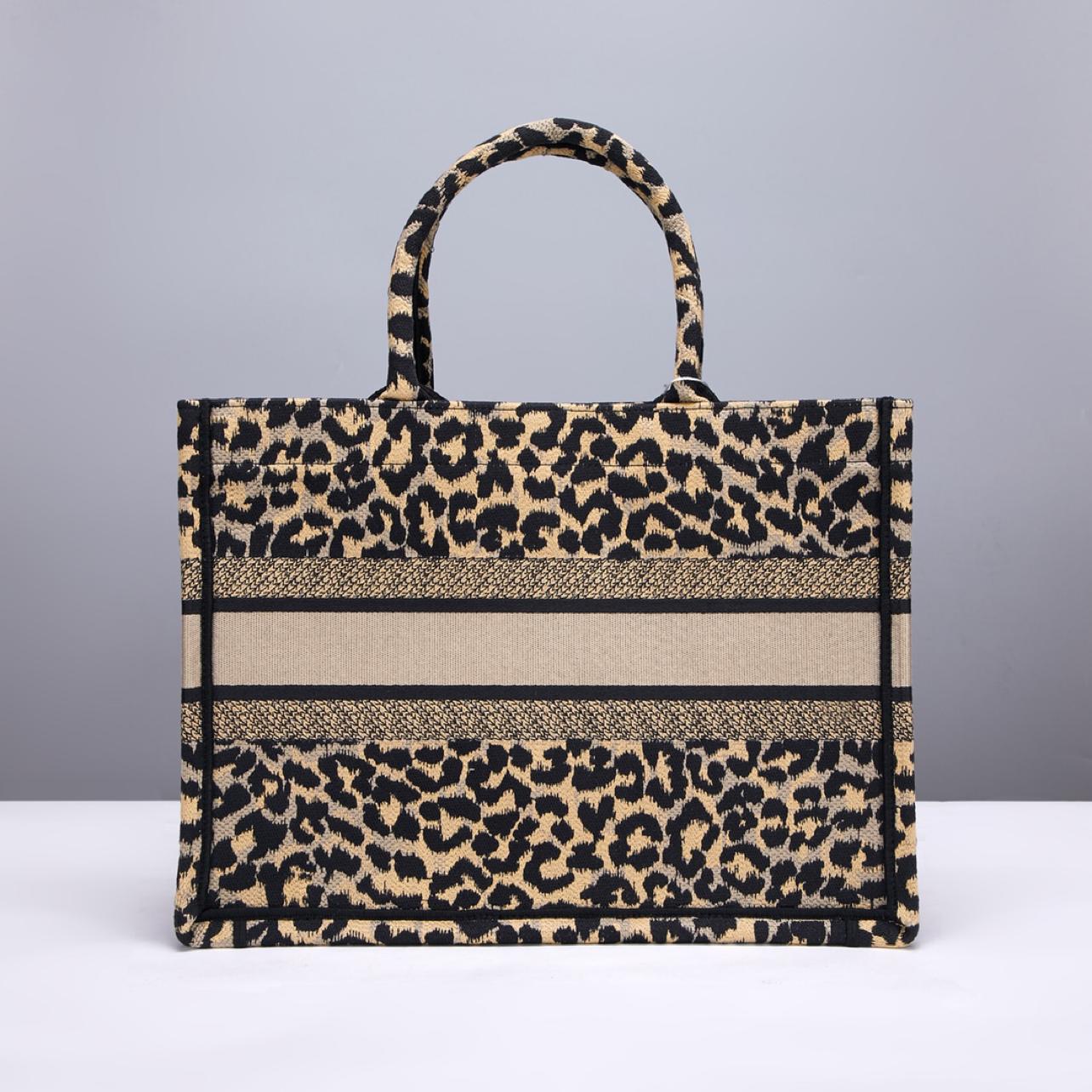 large-dior-book-tote-132_16843495383-1000