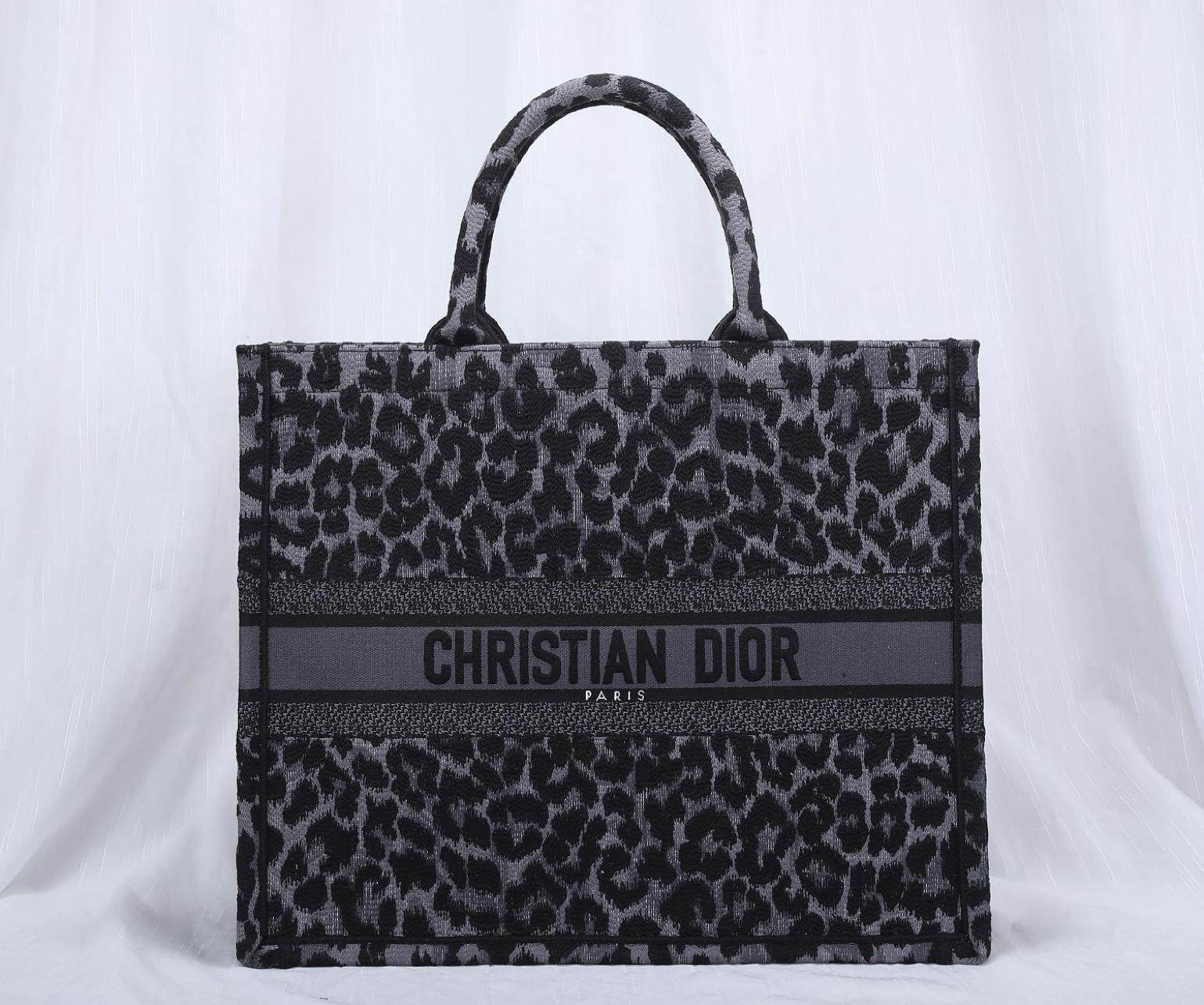 large-dior-book-tote-144_16843495812-1000